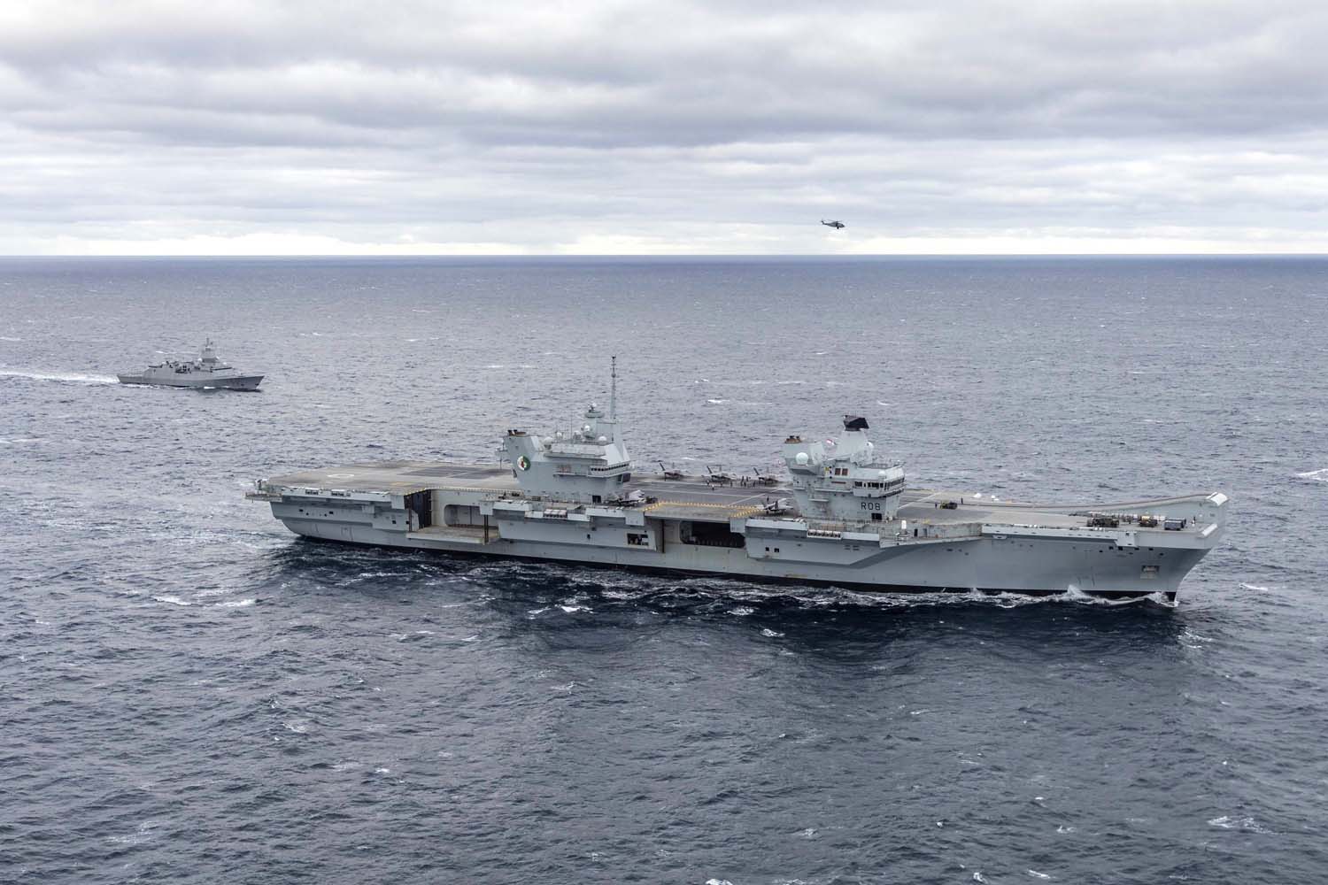 Le porte-avions britannique HMS Queen Elizabeth, qui transporte des chasseurs de cinquième génération F-35B Lightning II, est passé sous le commandement de l'OTAN pour la première fois dans l'histoire.-15 Le porte-avions britannique HMS Queen Elizabeth, qui transporte des chasseurs de cinquième génération F-35B Lightning II, est passé sous le commandement de l'OTAN pour la première fois dans l'histoire.-15