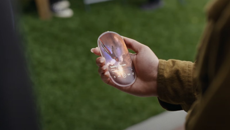 Un aperçu du futur : Sony a montré à quoi pourraient ressembler les manettes de jeu, les smartphones, les casques VR, le cinéma en 3D et la technologie des jeux dans dix ans.-3 Un aperçu du futur : Sony a montré à quoi pourraient ressembler les manettes de jeu, les smartphones, les casques VR, le cinéma en 3D et la technologie des jeux dans dix ans.-3