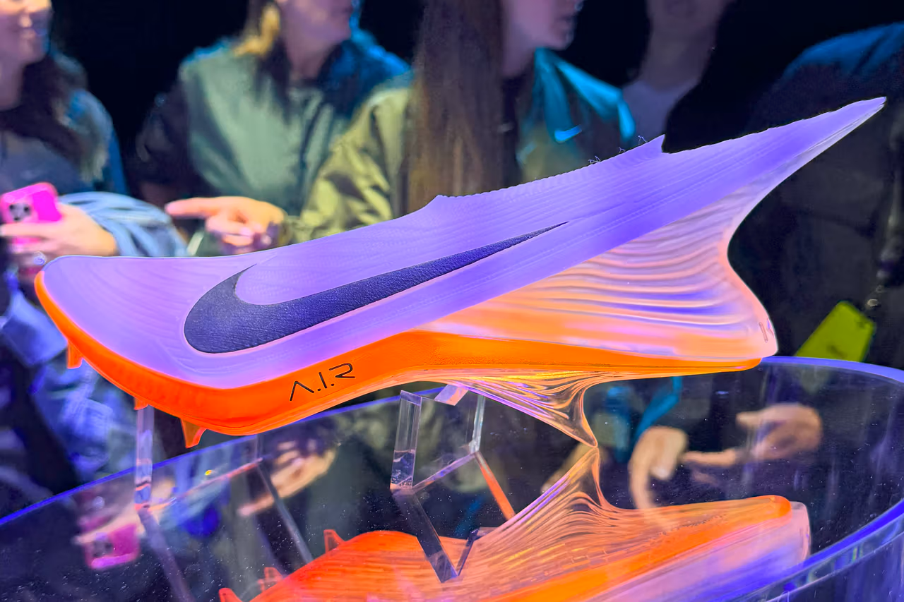 Nike a utilisé l'IA pour développer une collection d'entraîneurs A.I.R. pour les athlètes professionnels avant les Jeux olympiques de Paris.-3 Nike a utilisé l'IA pour développer une collection d'entraîneurs A.I.R. pour les athlètes professionnels avant les Jeux olympiques de Paris.-3