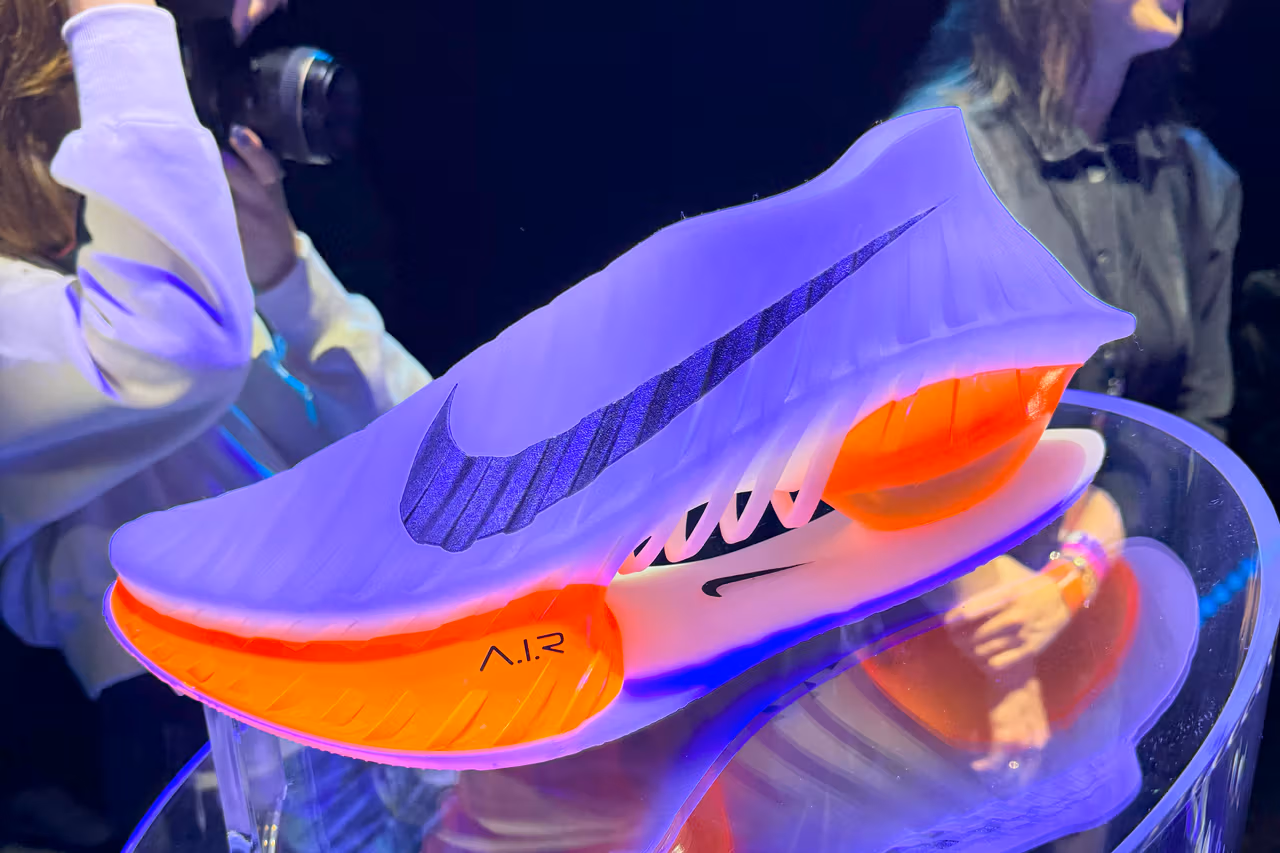 Nike a utilisé l'IA pour développer une collection d'entraîneurs A.I.R. pour les athlètes professionnels avant les Jeux olympiques de Paris.-5 Nike a utilisé l'IA pour développer une collection d'entraîneurs A.I.R. pour les athlètes professionnels avant les Jeux olympiques de Paris.-5