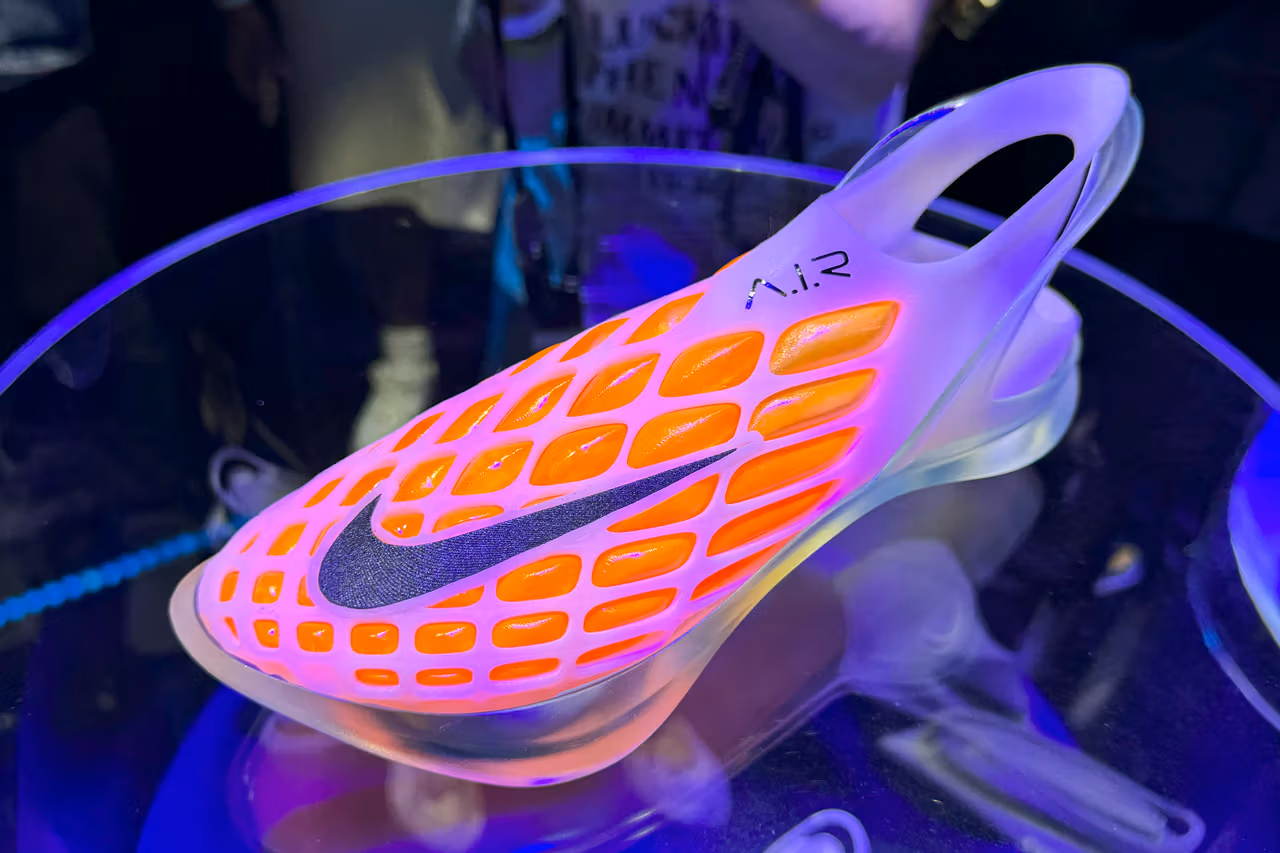 Nike a utilisé l'IA pour développer une collection d'entraîneurs A.I.R. pour les athlètes professionnels avant les Jeux olympiques de Paris.-6 Nike a utilisé l'IA pour développer une collection d'entraîneurs A.I.R. pour les athlètes professionnels avant les Jeux olympiques de Paris.-6