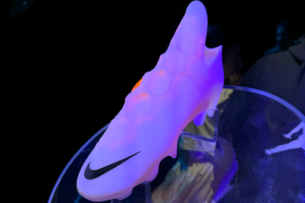 Nike a utilisé l'IA pour développer une collection d'entraîneurs A.I.R. pour les athlètes professionnels avant les Jeux olympiques de Paris.-8 Nike a utilisé l'IA pour développer une collection d'entraîneurs A.I.R. pour les athlètes professionnels avant les Jeux olympiques de Paris.-8