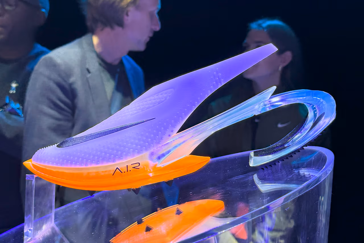 Nike a utilisé l'IA pour développer une collection d'entraîneurs A.I.R. pour les athlètes professionnels avant les Jeux olympiques de Paris.-9 Nike a utilisé l'IA pour développer une collection d'entraîneurs A.I.R. pour les athlètes professionnels avant les Jeux olympiques de Paris.-9