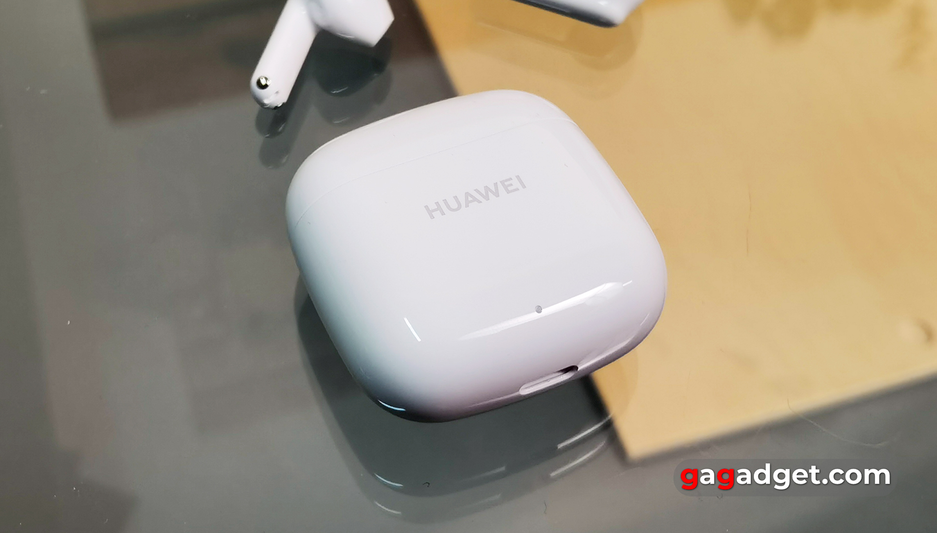 Huawei FreeBuds SE 2 дизайн заряднгого кейса Huawei FreeBuds SE 2 дизайн заряднгого кейса
