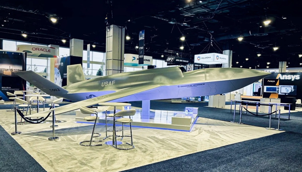 La société américaine General Atomics a dévoilé un modèle grandeur nature d'un avion de combat sans pilote "jetable". La société américaine General Atomics a dévoilé un modèle grandeur nature d'un avion de combat sans pilote "jetable".