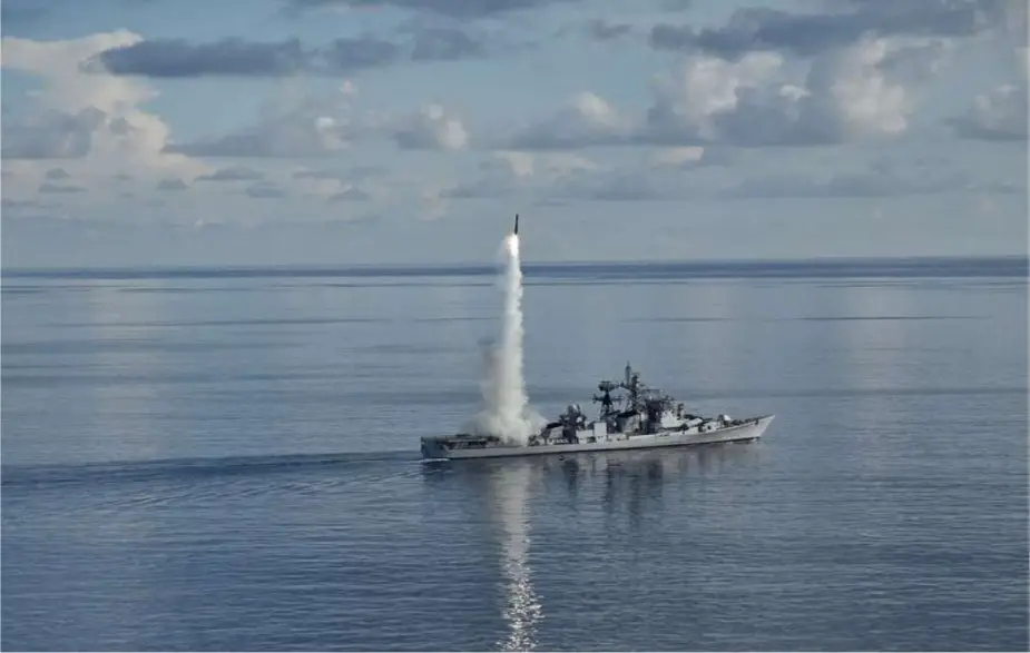 Le destroyer indien Rajput a lancé avec succès le missile de croisière supersonique BrahMos. Le destroyer indien Rajput a lancé avec succès le missile de croisière supersonique BrahMos.