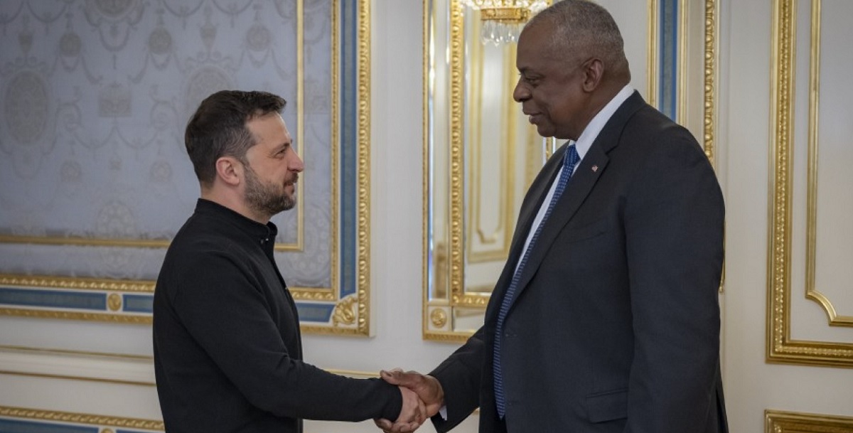 Les États-Unis ont alloué une nouvelle aide militaire de 400 millions de dollars à l'Ukraine et fourniront 800 millions de dollars pour financer la production de drones ukrainiens. Les États-Unis ont alloué une nouvelle aide militaire de 400 millions de dollars à l'Ukraine et fourniront 800 millions de dollars pour financer la production de drones ukrainiens.