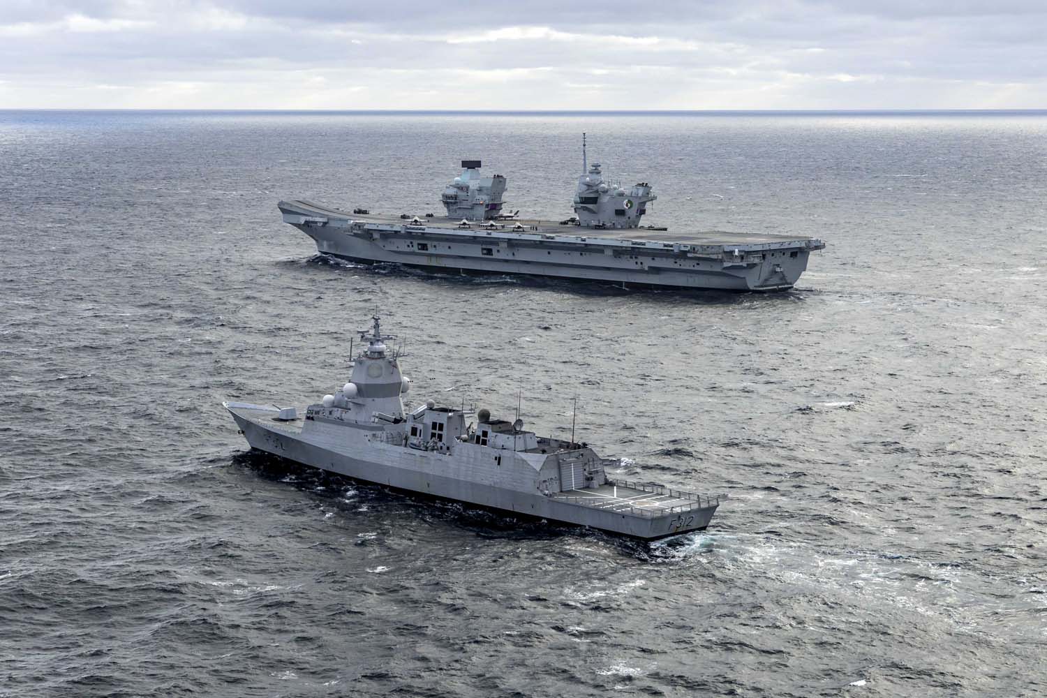 Le porte-avions britannique HMS Queen Elizabeth, qui transporte des chasseurs de cinquième génération F-35B Lightning II, est passé sous le commandement de l'OTAN pour la première fois dans l'histoire.-17 Le porte-avions britannique HMS Queen Elizabeth, qui transporte des chasseurs de cinquième génération F-35B Lightning II, est passé sous le commandement de l'OTAN pour la première fois dans l'histoire.-17