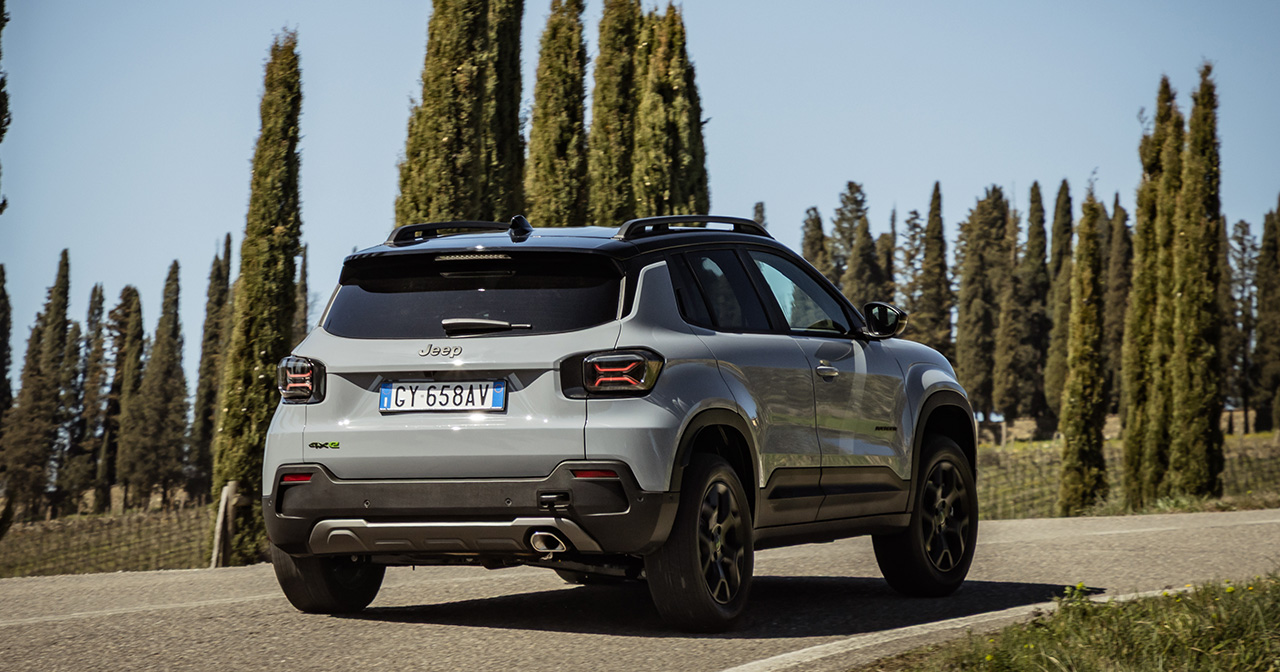 Jeep Avenger 4xe dans la tempête