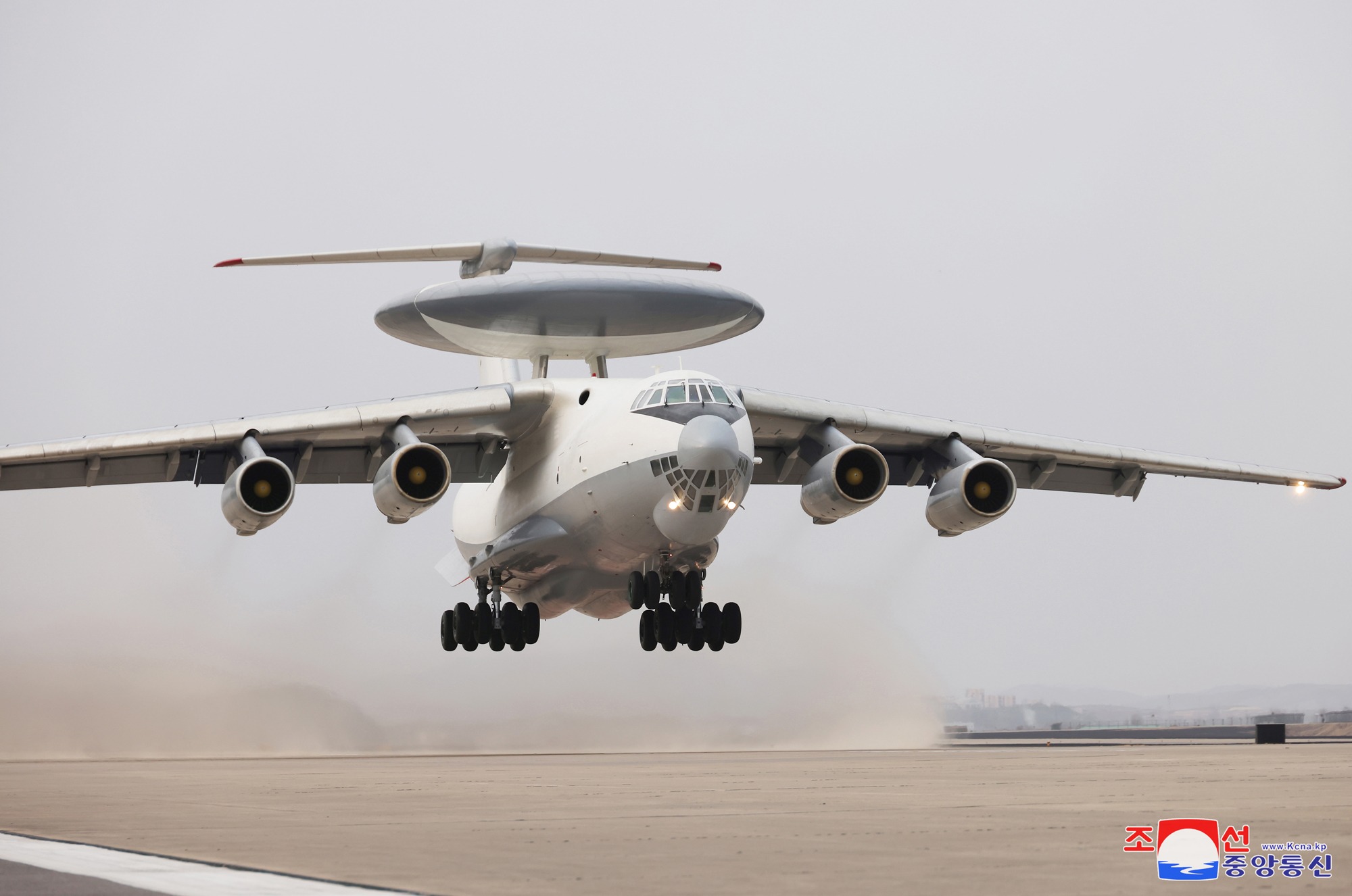 Le premier avion de reconnaissance à long rayon d'action de la Corée du Nord. Illustration : KCNA