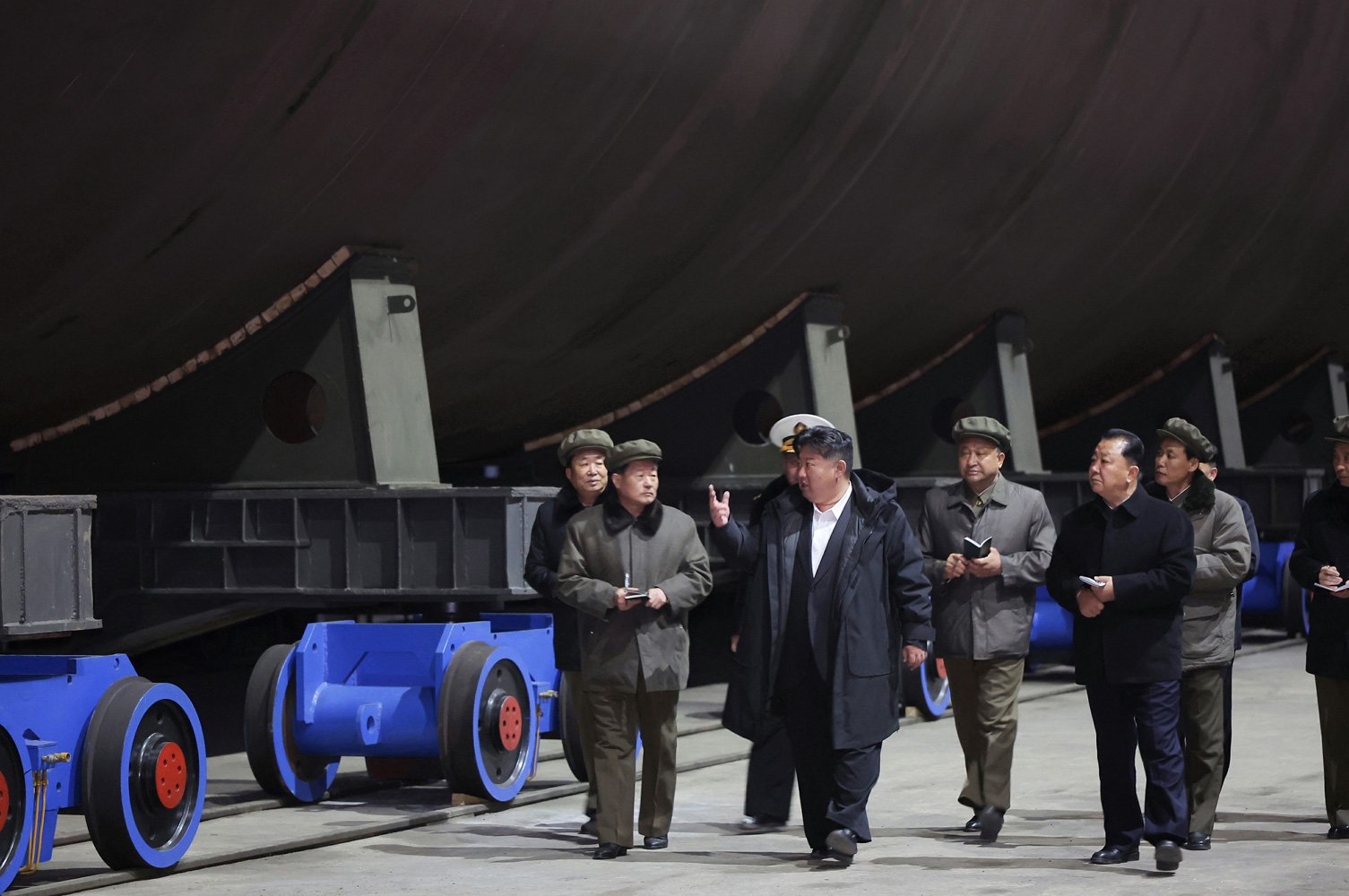 Kim Jong-un lors d'une inspection au chantier naval de Cheongjin
