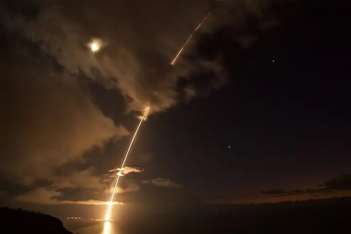 Un missile balistique à portée intermédiaire lancé depuis Hawaï en 2017. Illustration : Agence de défense antimissile