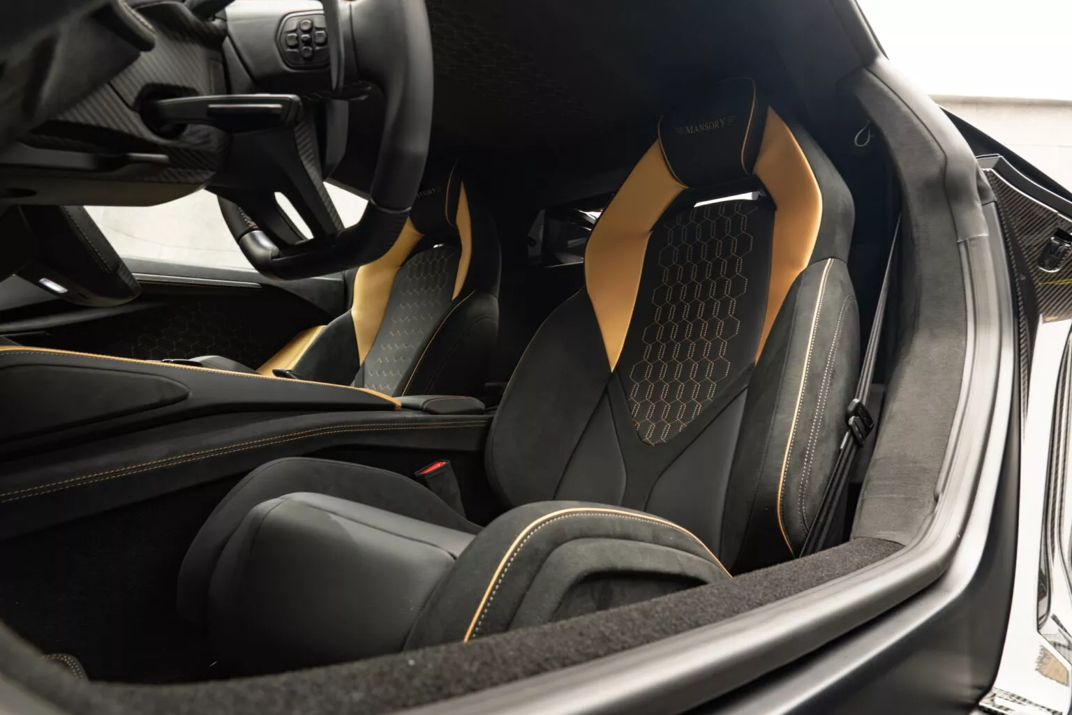 Intérieur de la Lamborghini Revuelto par Mansory Intérieur de la Lamborghini Revuelto par Mansory