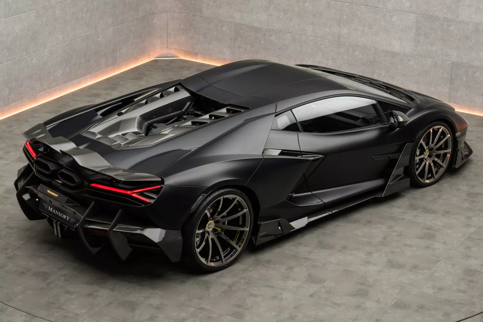 Splitter avant agressif pour la Lamborghini Revuelto par Mansory Splitter avant agressif pour la Lamborghini Revuelto par Mansory