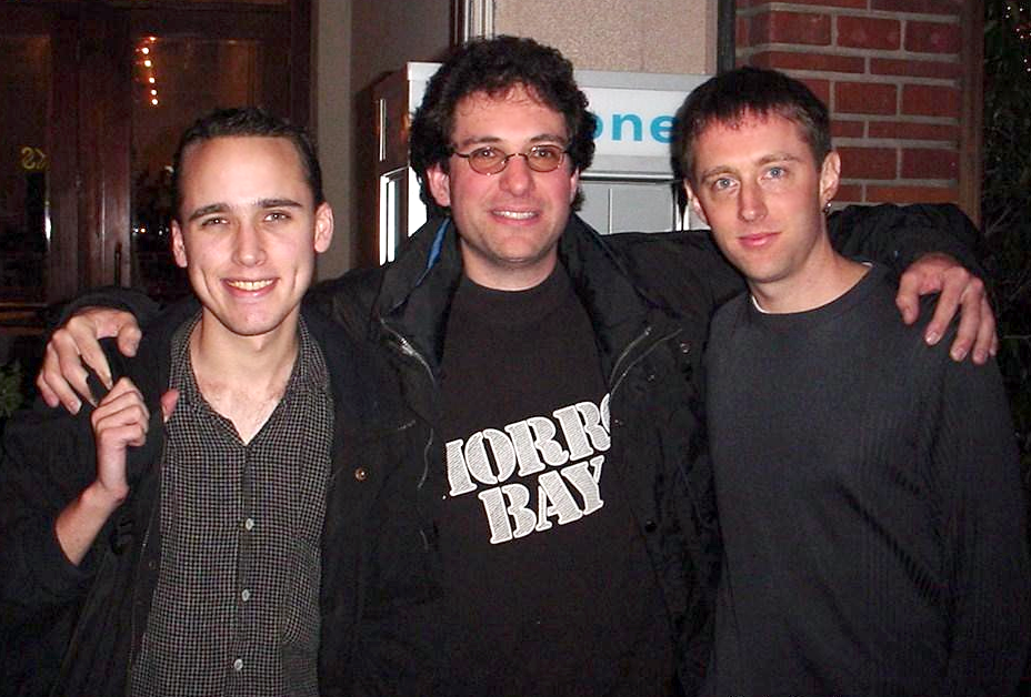 Le pirate informatique Adrian Lamo (arrêté en 2003), Kevin Mitnick et le pirate Kevin Poulsen (libéré de prison en 1996) - photo circa 2001. Illustration : Wikipedia
