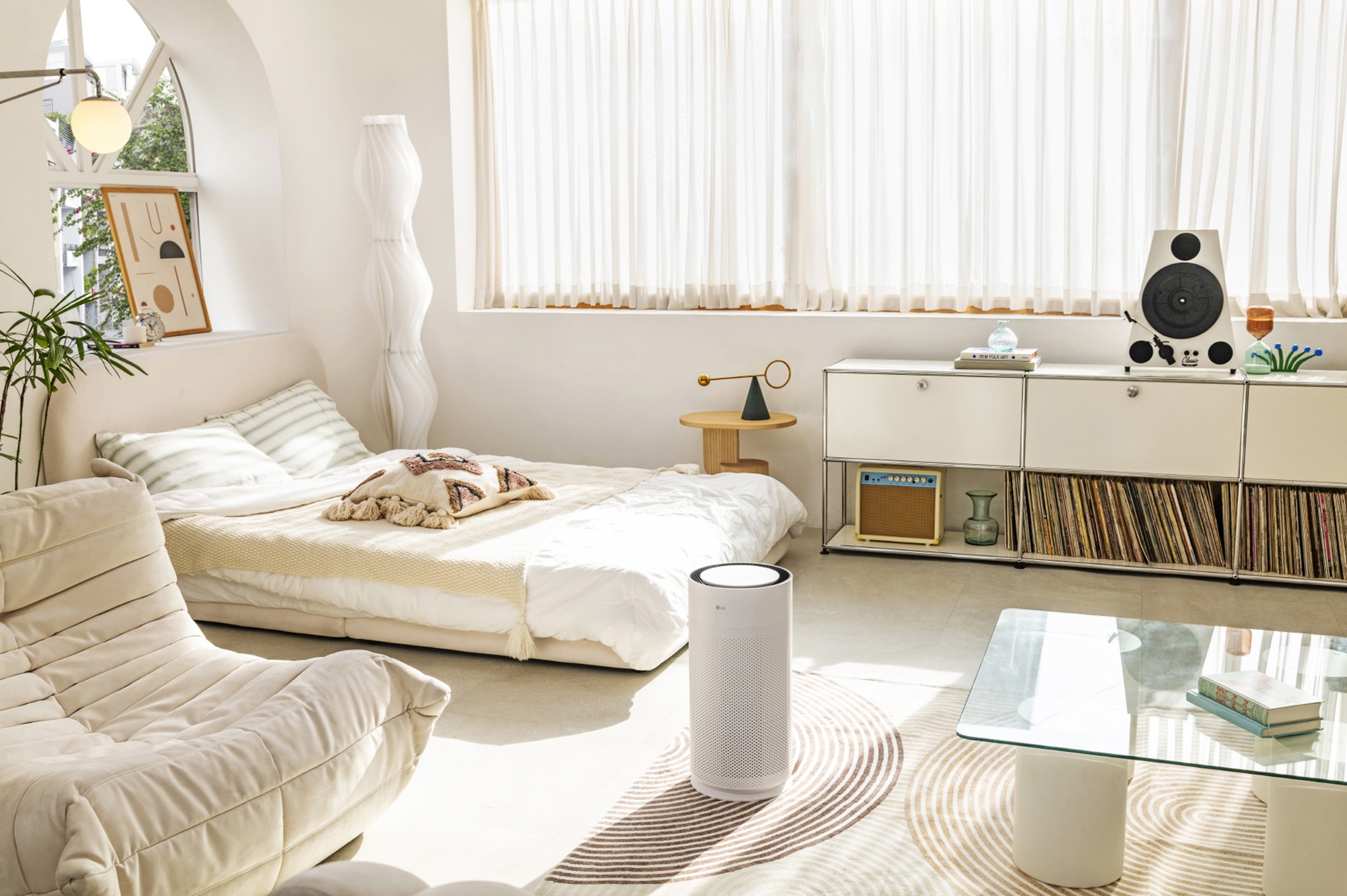 LG PuriCare AeroHit dans un boîtier blanc comme neige LG PuriCare AeroHit dans un boîtier blanc comme neige