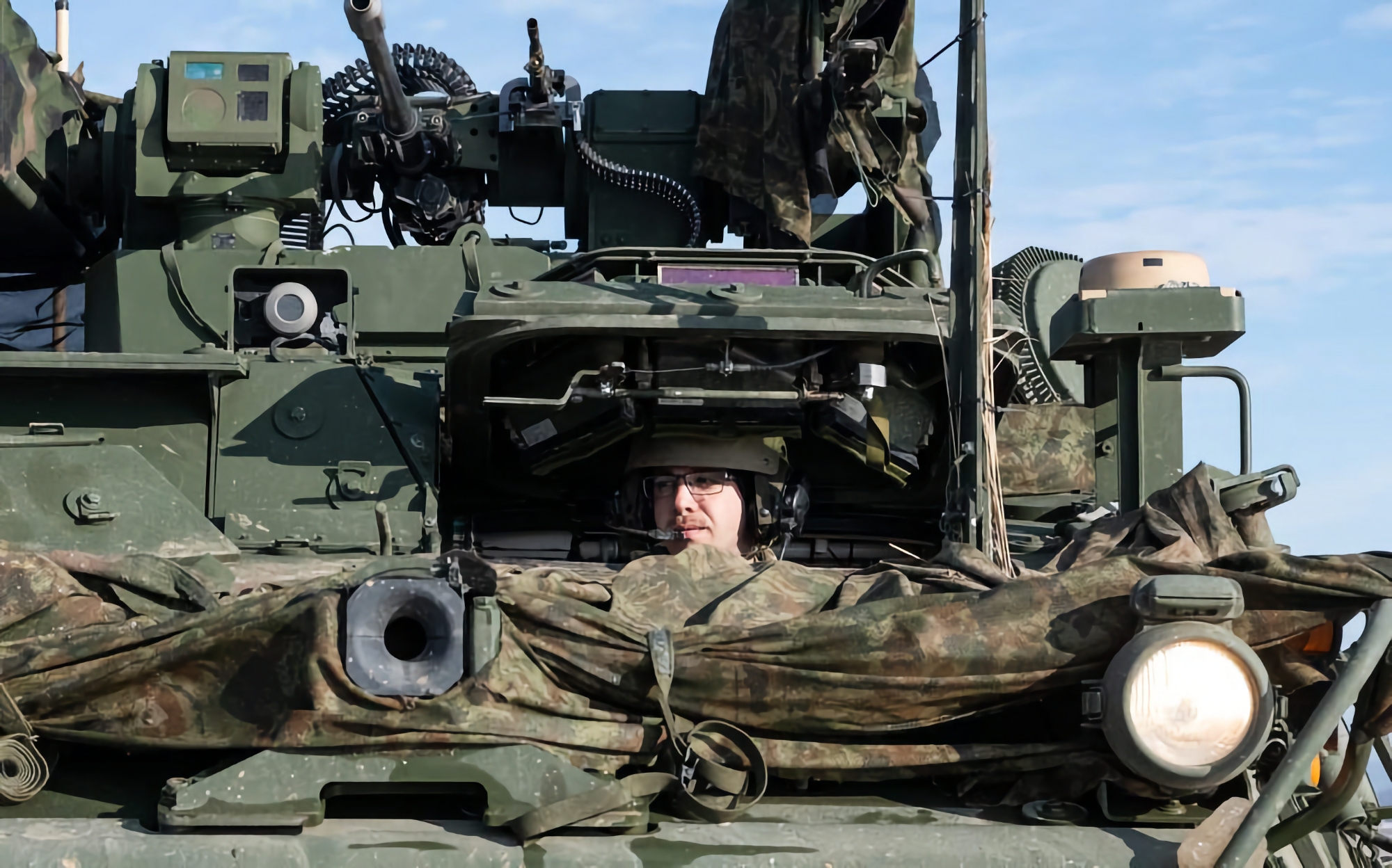 Les États-Unis ont testé pour la première fois le système de défense aérienne M-SHORAD avec le lanceur FIM-92 Stinger et les missiles AGM-114L Longbow Hellfire.-3