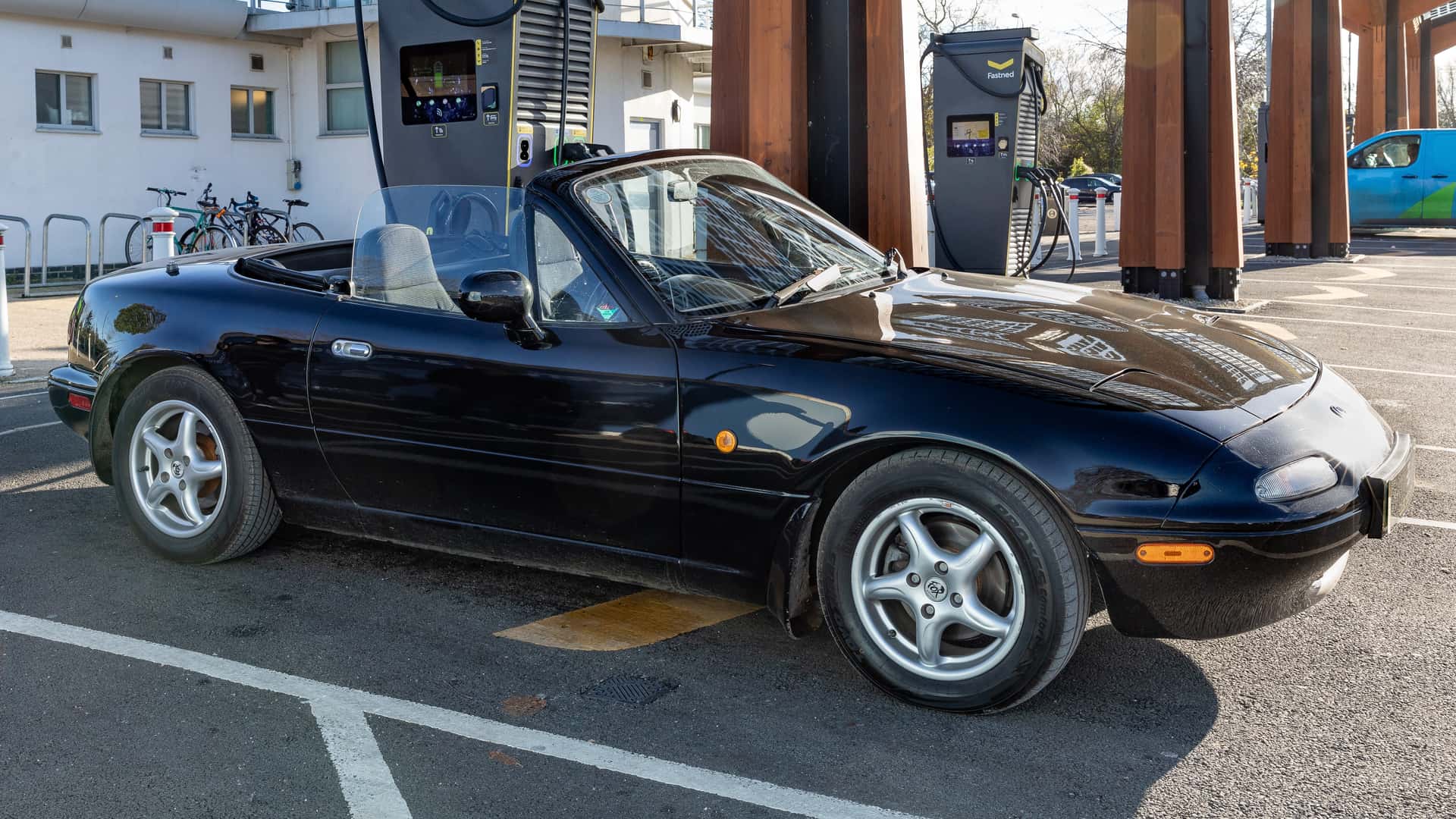 Mazda MX-5 NA électrifiée - vue 1 Mazda MX-5 NA électrifiée - vue 1
