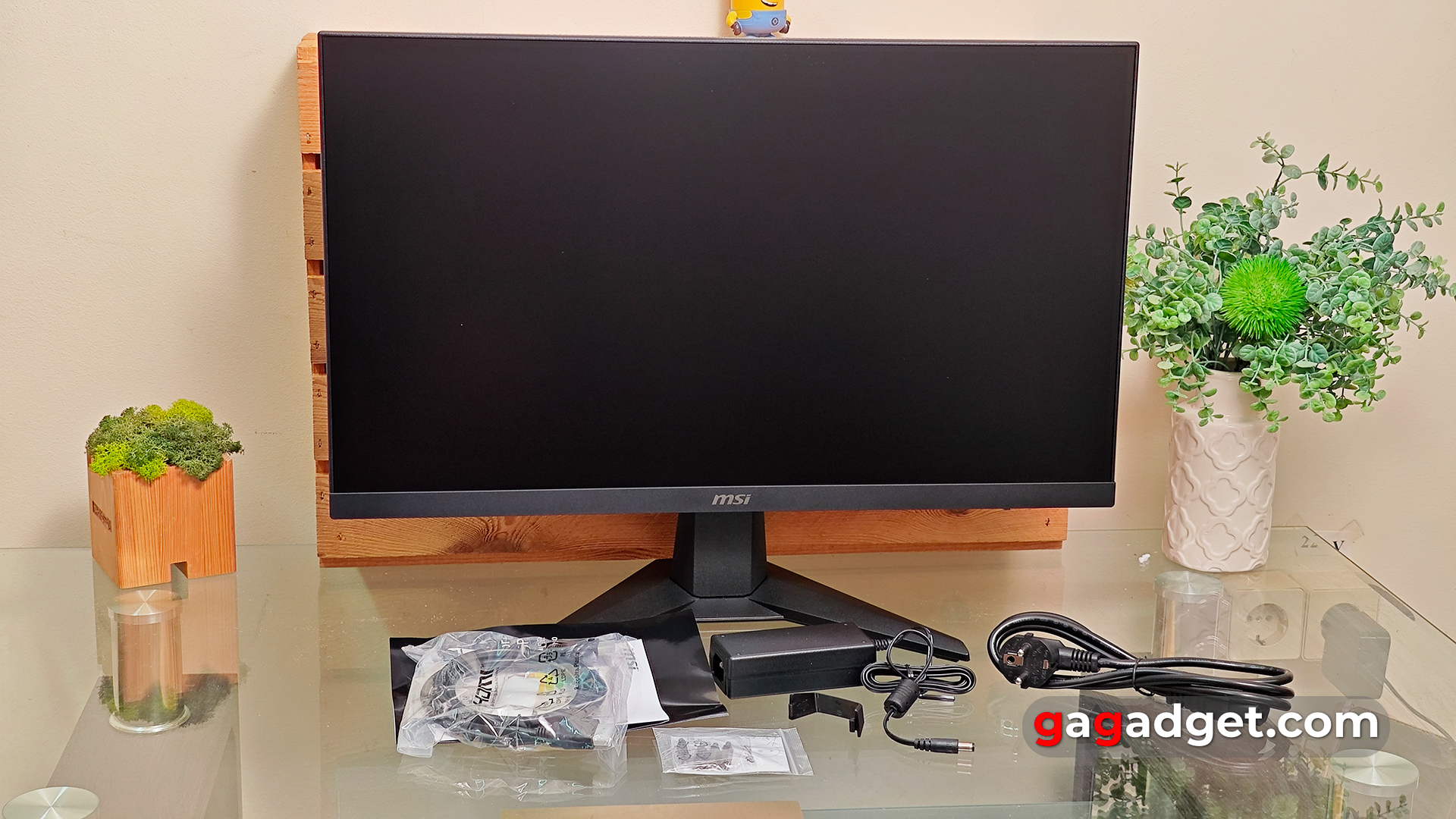 Огляд MSI MAG 256F Огляд MSI MAG 256F