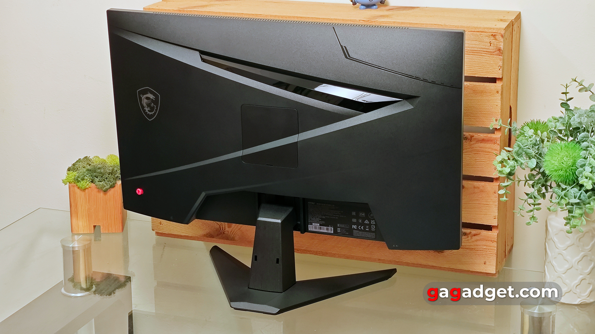 Огляд MSI MAG 256F Огляд MSI MAG 256F