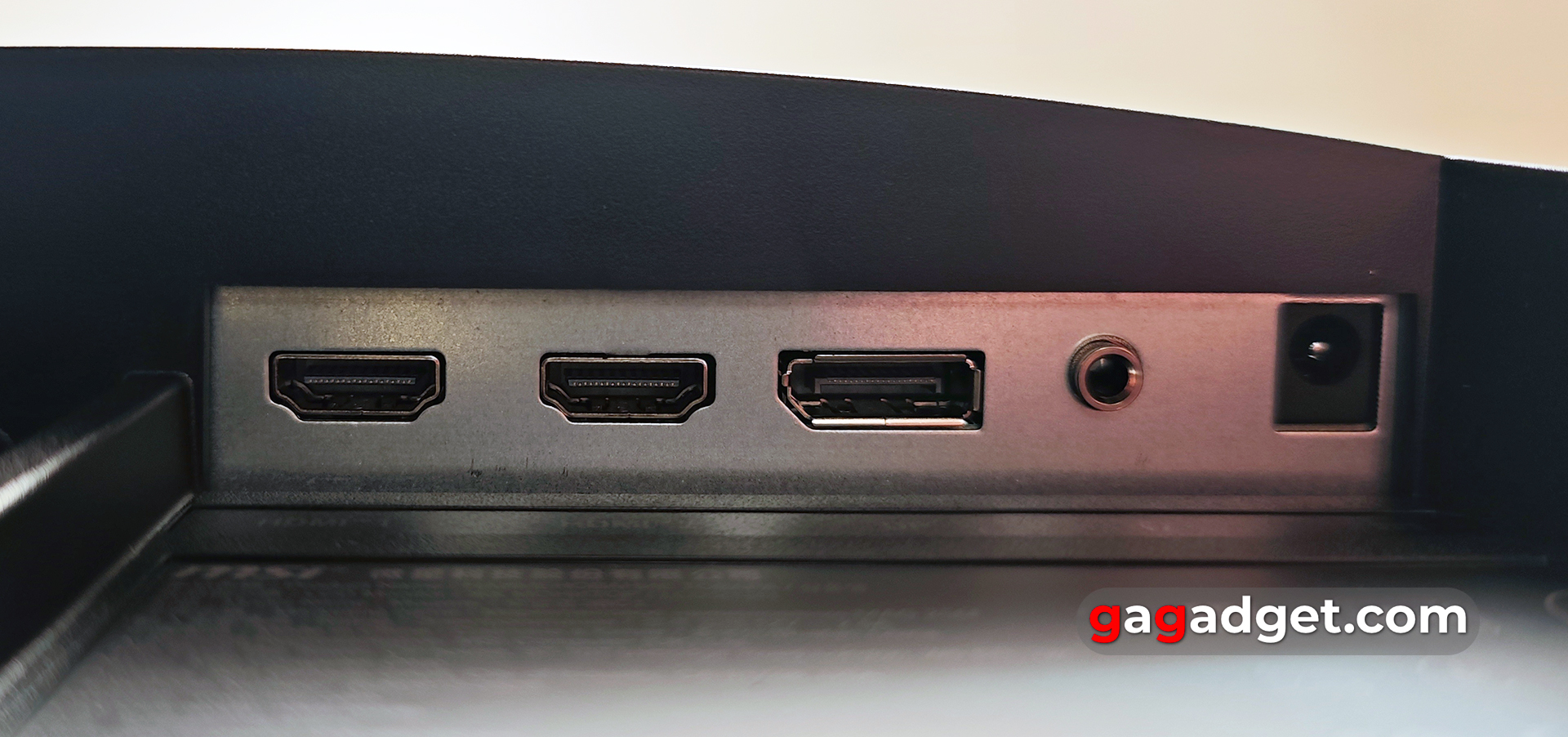 Огляд MSI MAG 256F Огляд MSI MAG 256F