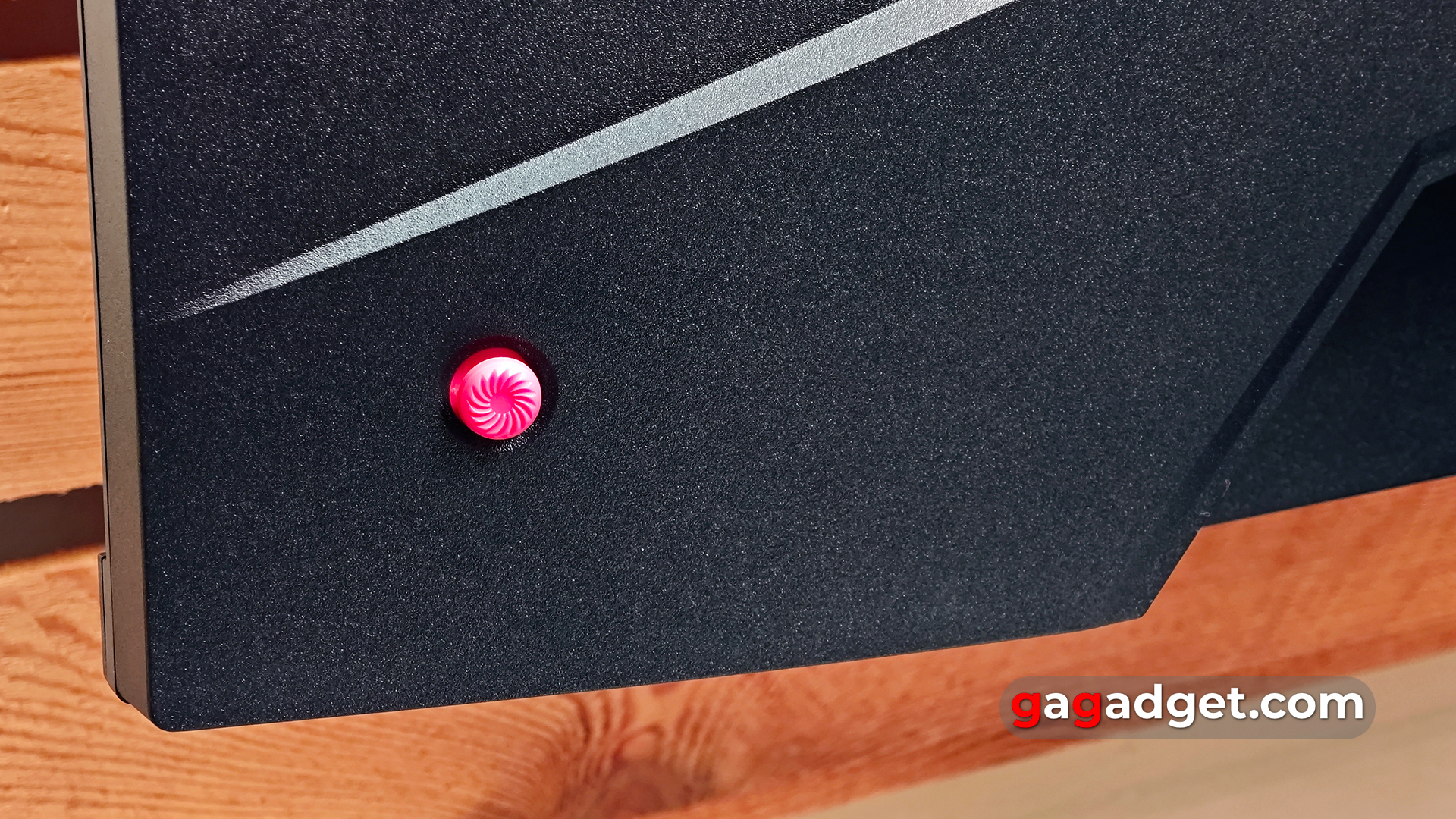 Огляд MSI MAG 256F Огляд MSI MAG 256F
