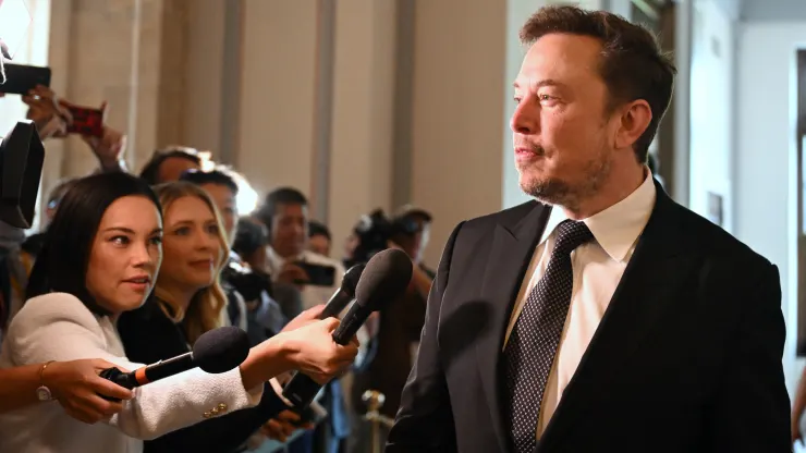Elon Musk a qualifié l'IA de "nuisible pour l'humanité" et a demandé que la technologie soit réglementée Elon Musk a qualifié l'IA de "nuisible pour l'humanité" et a demandé que la technologie soit réglementée