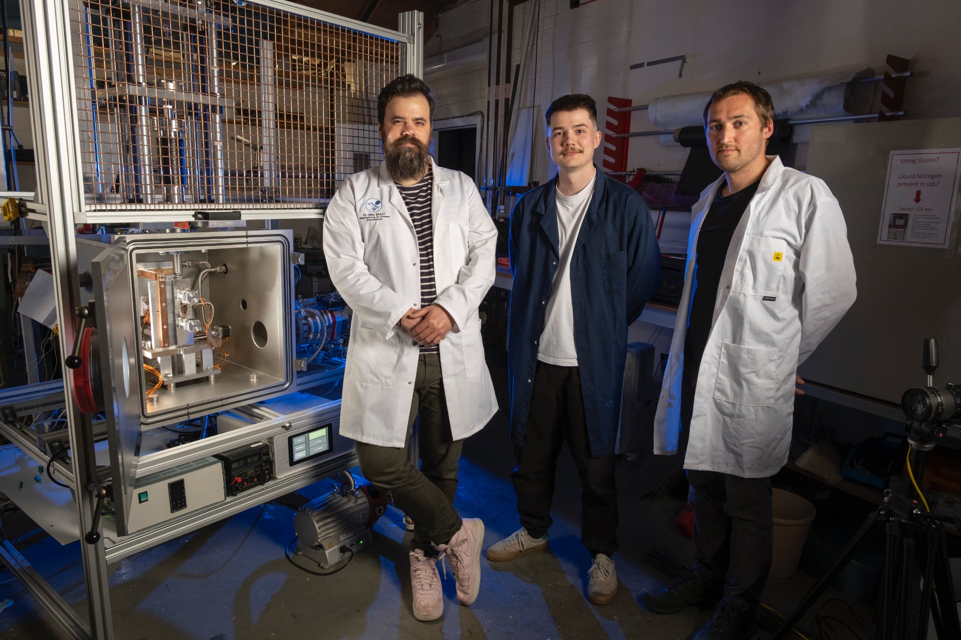 Dr Gilles Bayeux, Matthew Deans et Charlie Patterson avec le NextSpace TestRig