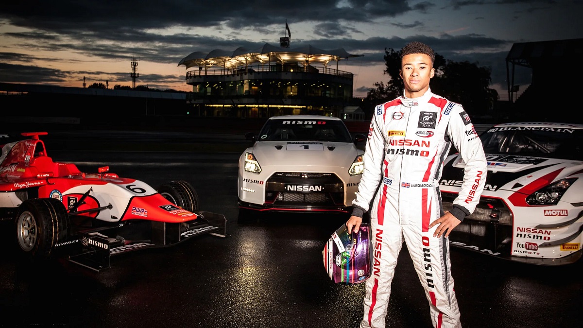Sony a dévoilé le premier teaser du film sur la franchise de course Gran Turismo®, avec des images du tournage et des commentaires des acteurs et des cascadeurs. Sony a dévoilé le premier teaser du film sur la franchise de course Gran Turismo®, avec des images du tournage et des commentaires des acteurs et des cascadeurs.