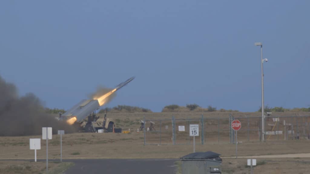 Lancements de missiles NSM depuis le système de lancement terrestre robotisé NMESIS