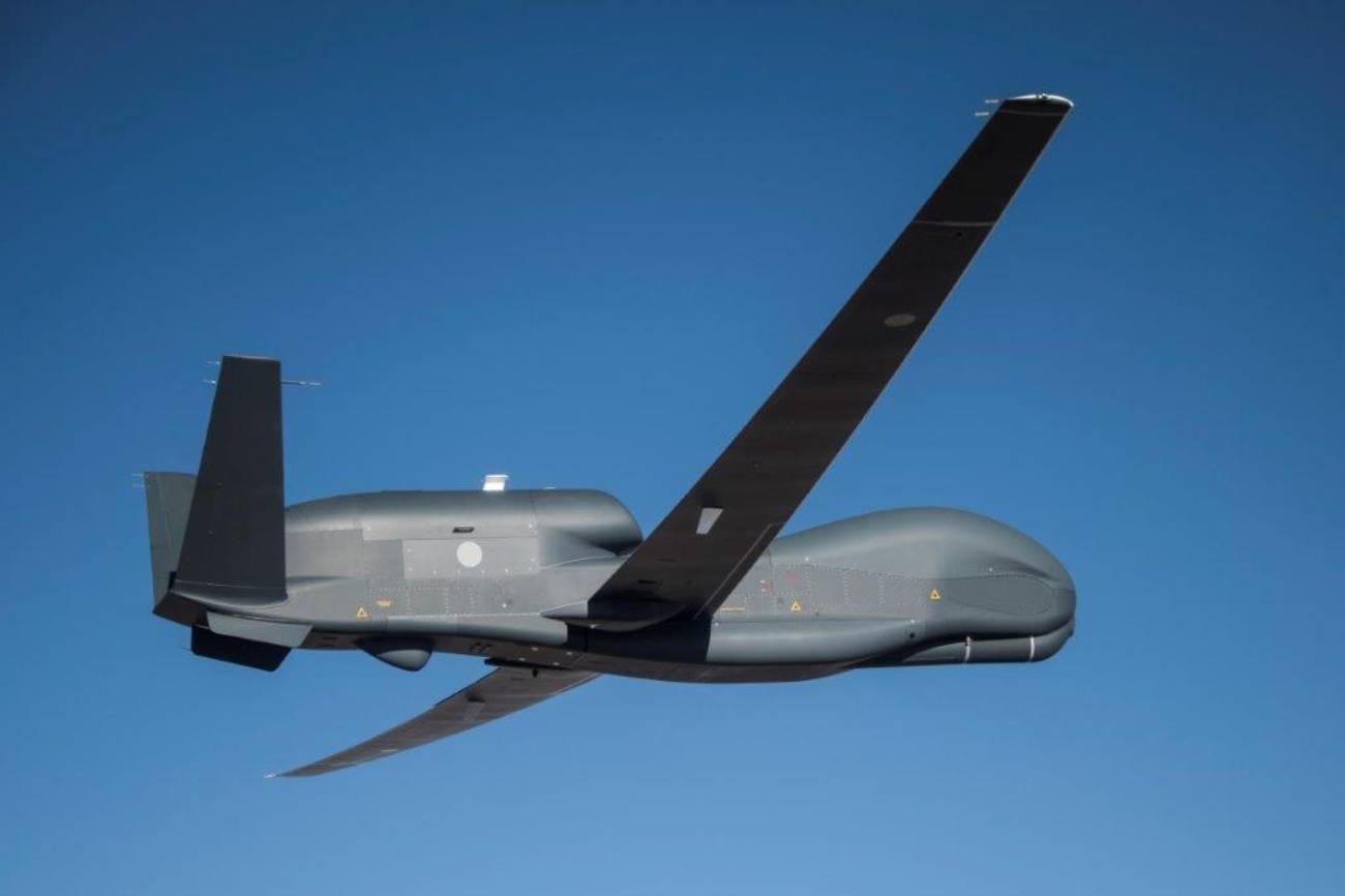 Le drone stratégique américain RQ-4B Global Hawk a effectué une mission de 7 heures au-dessus de la mer Noire, s'approchant à 150 kilomètres de la Crimée.-2 Le drone stratégique américain RQ-4B Global Hawk a effectué une mission de 7 heures au-dessus de la mer Noire, s'approchant à 150 kilomètres de la Crimée.-2
