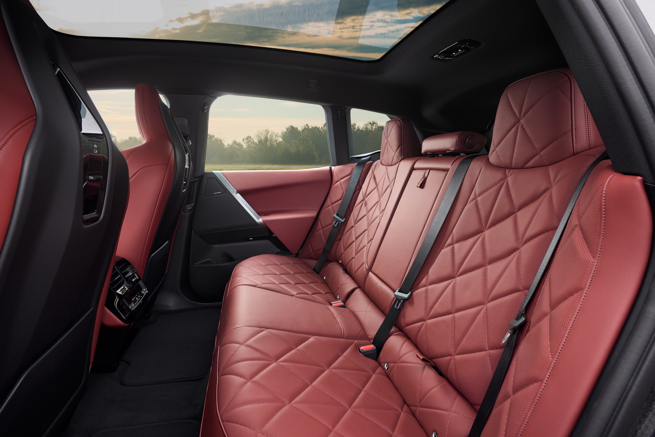 L'intérieur de la BMW iX au design moderne L'intérieur de la BMW iX au design moderne