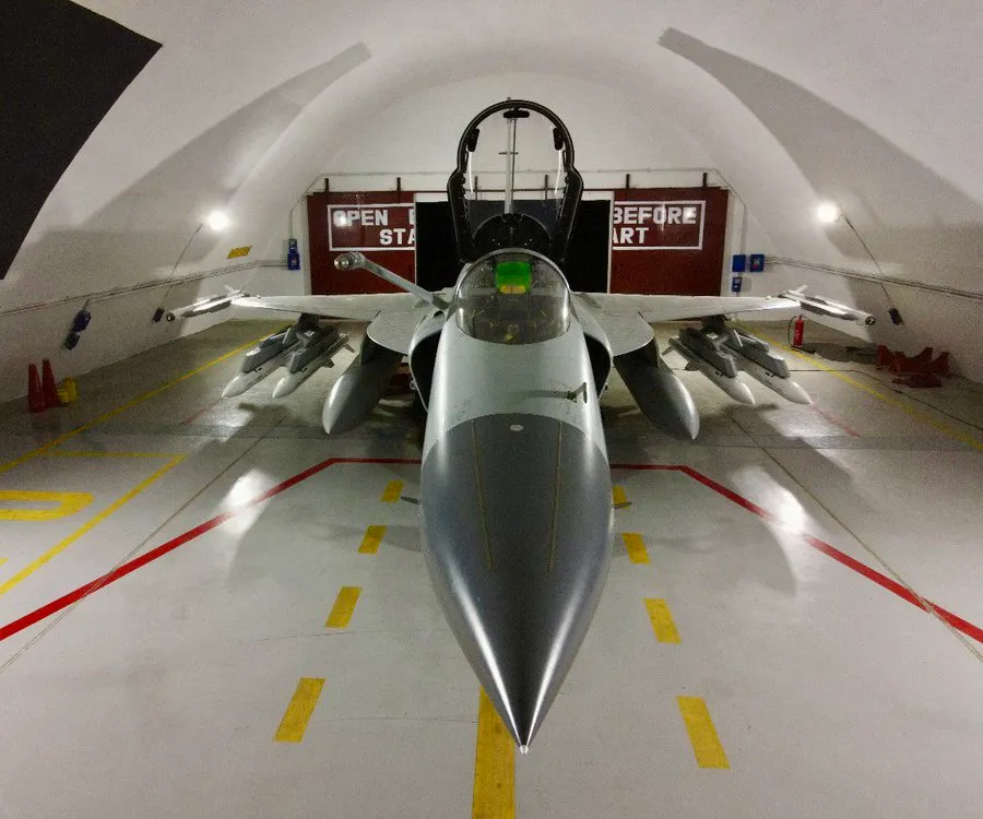 Chasseur pakistanais JF-17 Block III Thunder avec missiles PL-15
