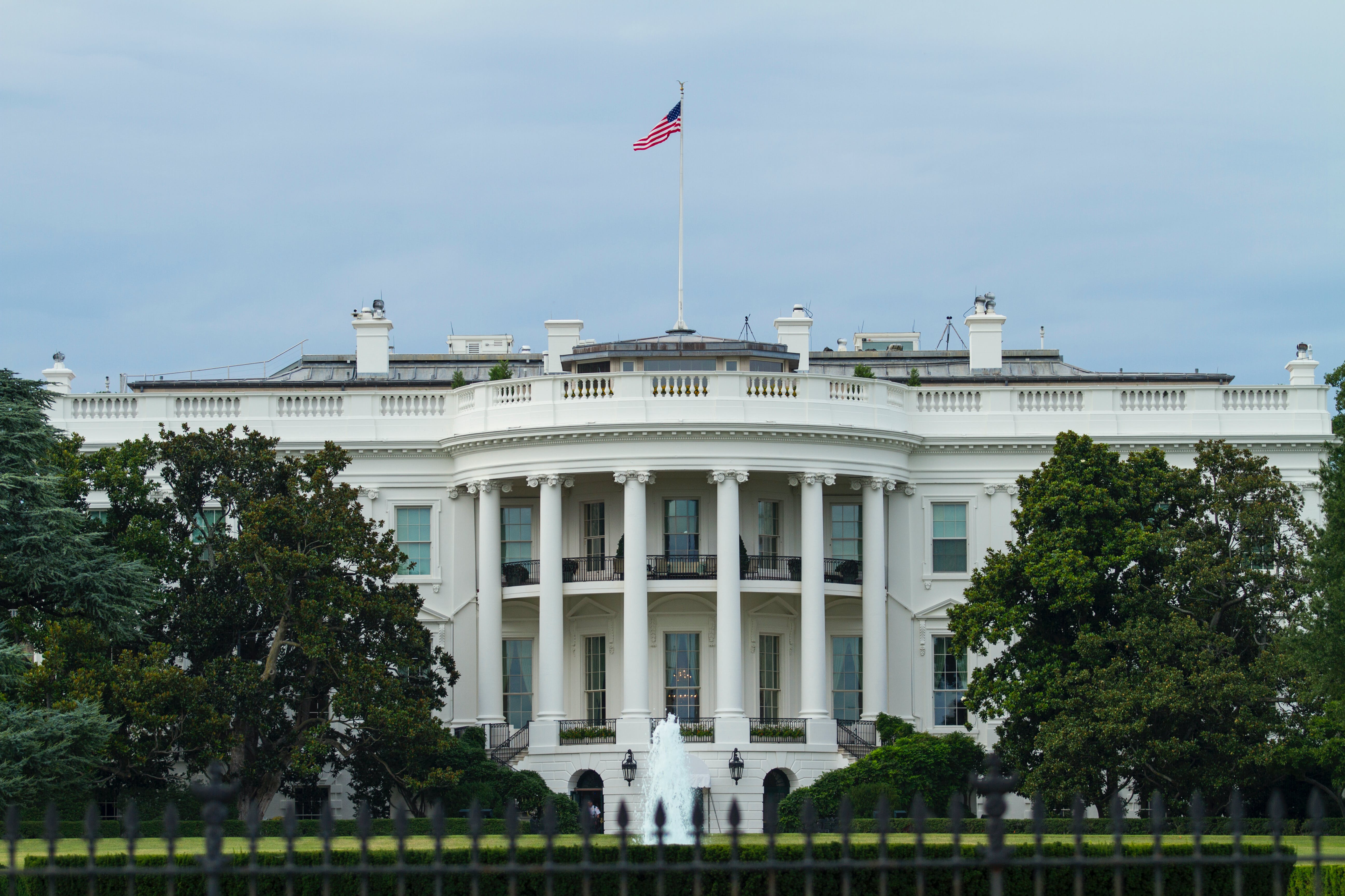La Maison-Blanche réclame une loi contre les diplomates imbéciles dans le cadre du scandale Taylor Swift