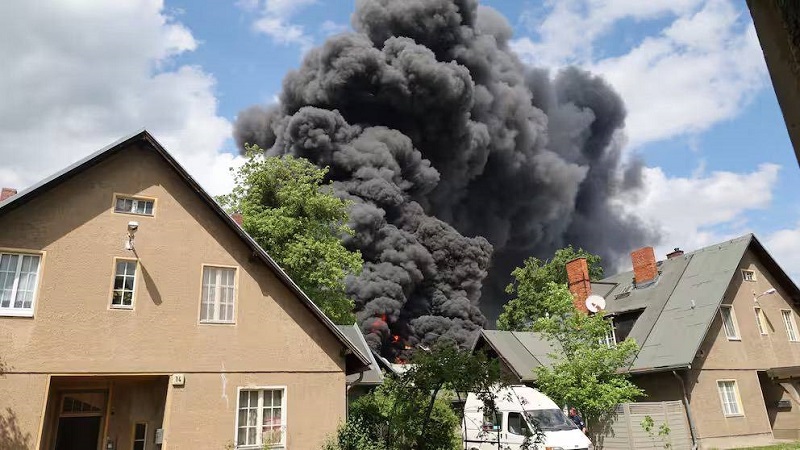 Incendie de grande ampleur à Berlin : l'usine de DMA, qui produit les systèmes de défense aérienne IRIS-T SLM, est en feu-2 Incendie de grande ampleur à Berlin : l'usine de DMA, qui produit les systèmes de défense aérienne IRIS-T SLM, est en feu-2