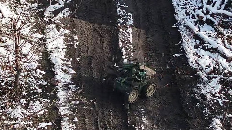 Véhicule terrestre sans pilote en action Véhicule terrestre sans pilote en action