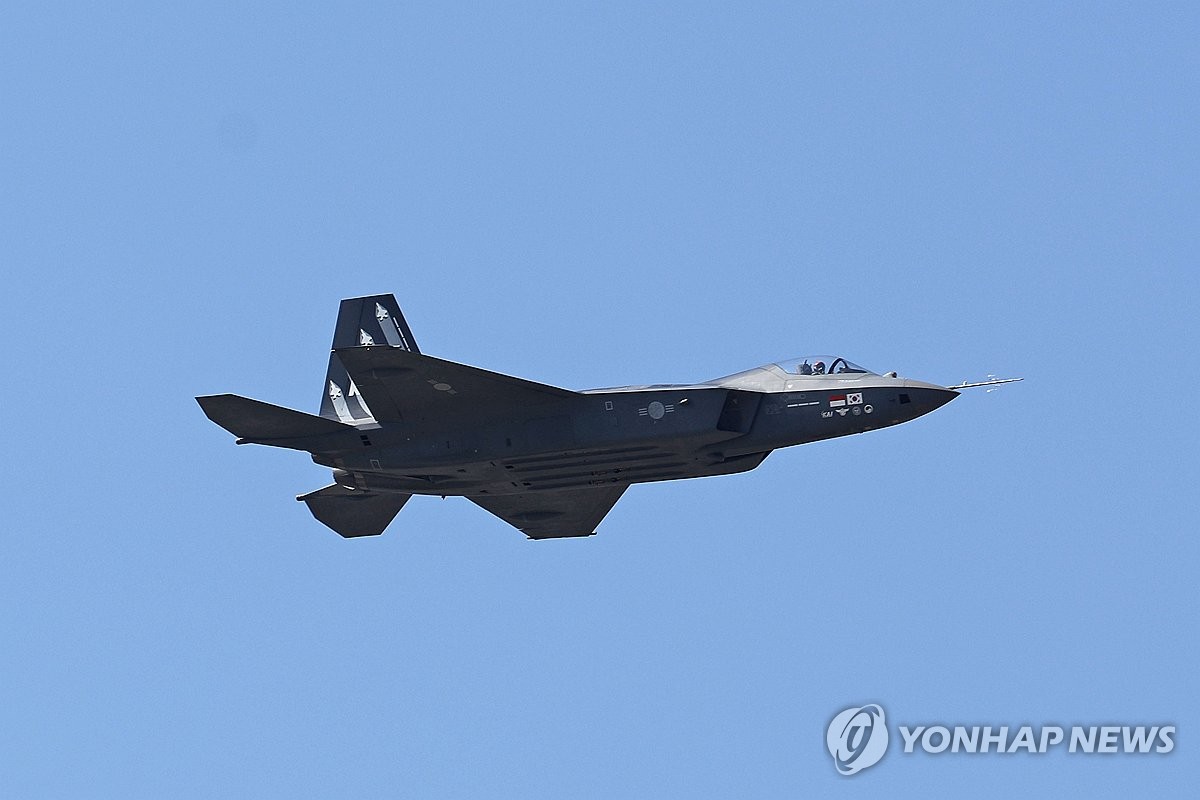 La République de Corée pourrait réduire le premier lot d'avions de combat KF-21 Boramae de 40 à 20 appareils. La République de Corée pourrait réduire le premier lot d'avions de combat KF-21 Boramae de 40 à 20 appareils.