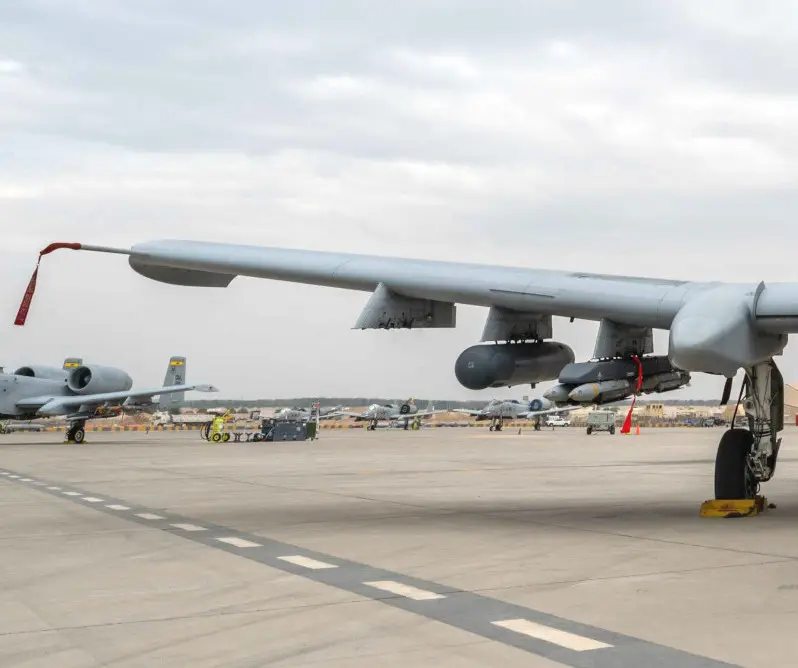 Le célèbre avion d'attaque A-10 Thunderbolt II peut désormais utiliser des missiles APKWS II et des bombes guidées de petit diamètre GBU-39/B.-3