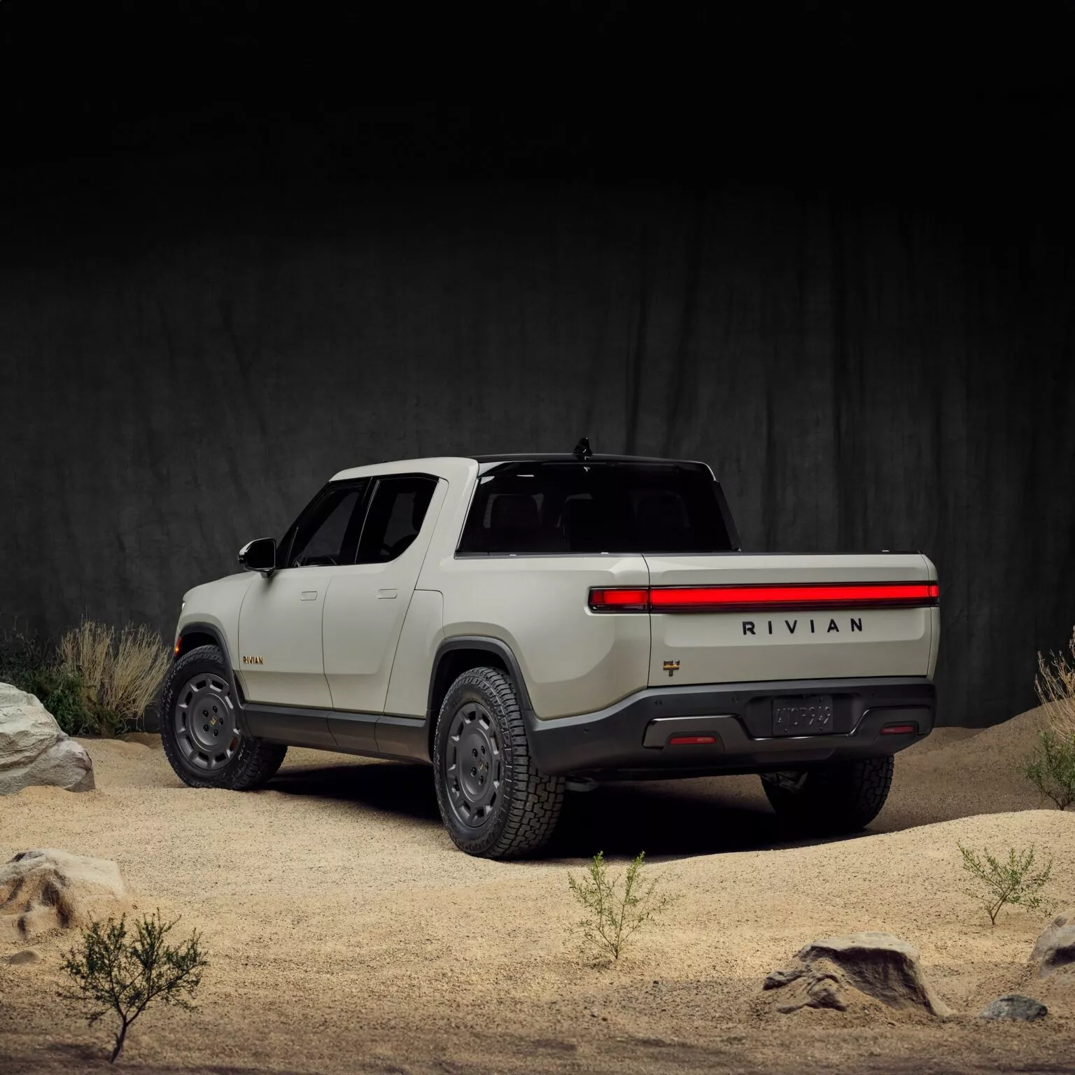 Vue latérale du Rivian R1 Dune Edition Vue latérale du Rivian R1 Dune Edition