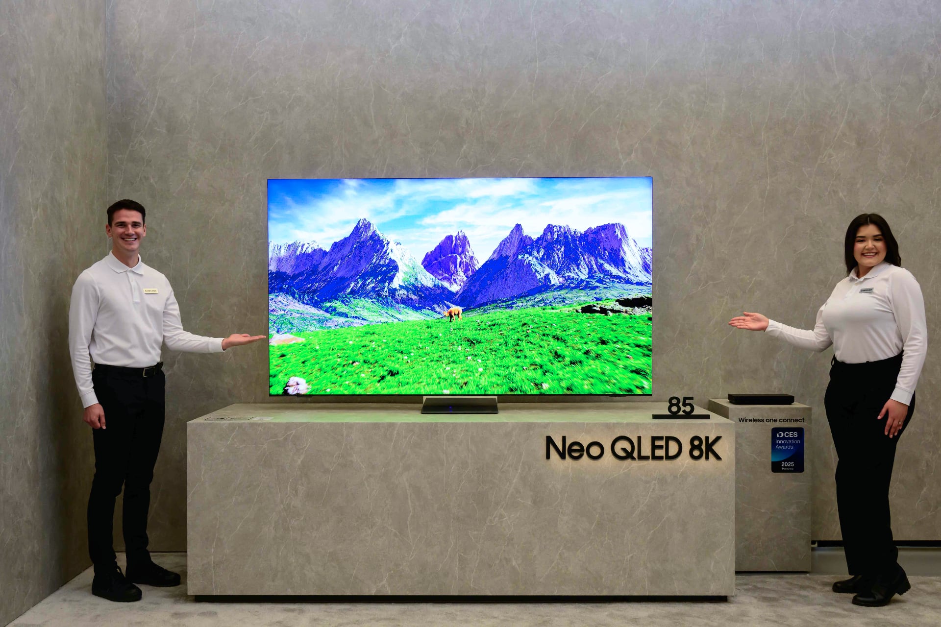 Samsung Neo QLED 8K 2025 Samsung Neo QLED 8K 2025 TV avec une diagonale de 85 pouces.