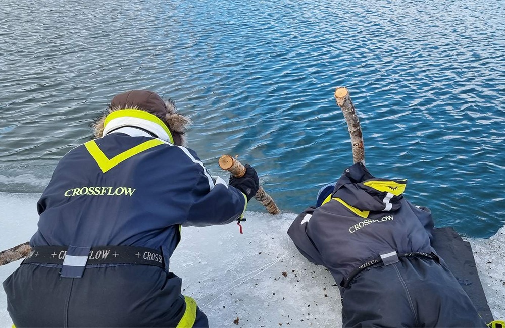 Samsung Galaxy S23 Ultra dans l'eau glacée
