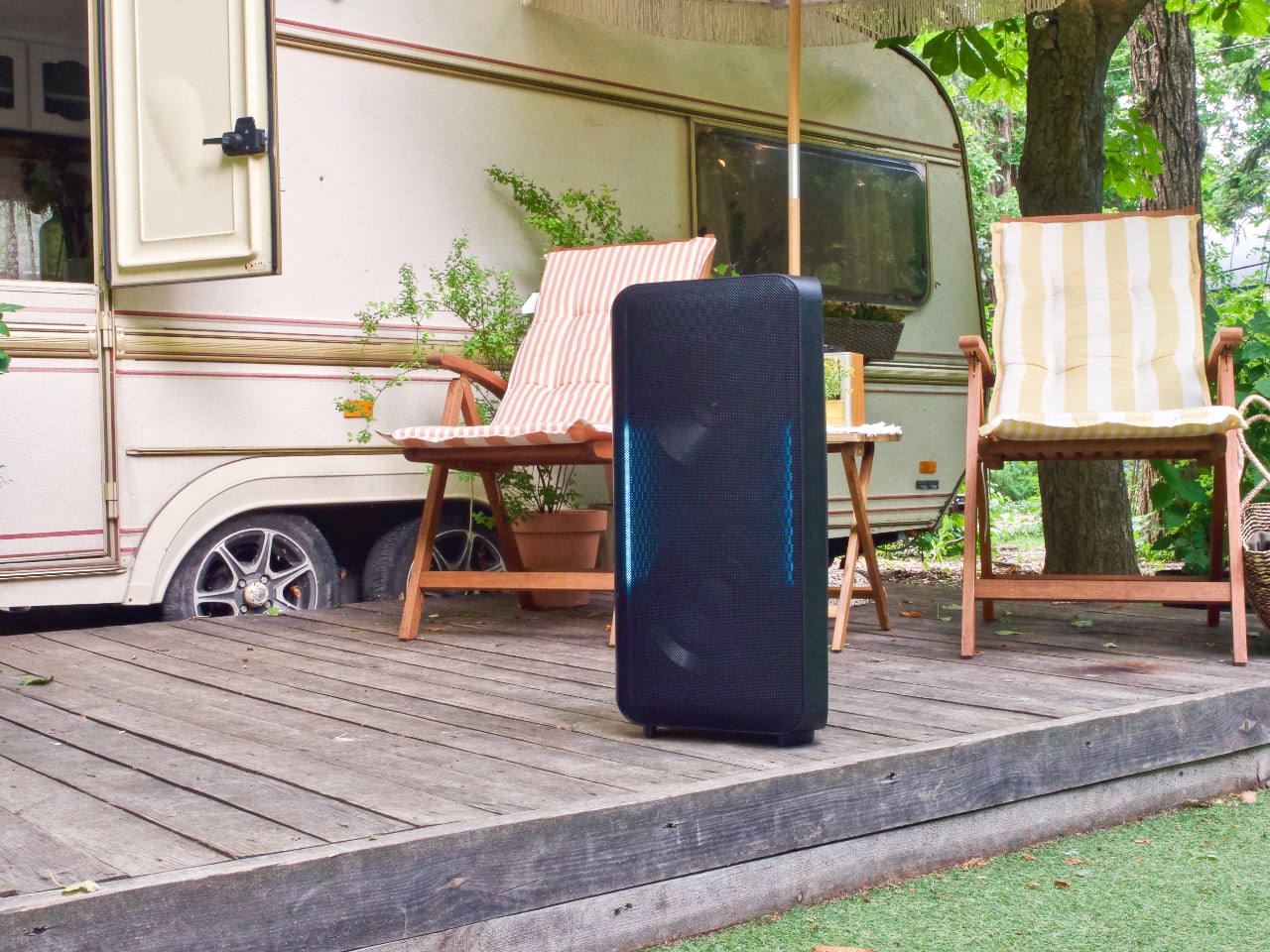 Roi de l'ambiance : Samsung Sound Tower MX-ST50B haut-parleur robuste avec batterie intégrée et rétroéclairage LED Roi de l'ambiance : Samsung Sound Tower MX-ST50B haut-parleur robuste avec batterie intégrée et rétroéclairage LED