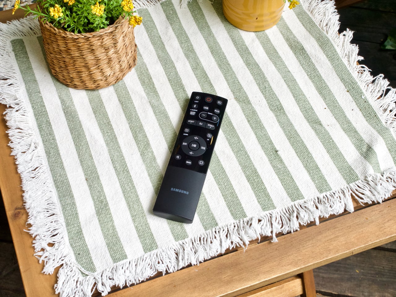 Roi de l'ambiance : Samsung Sound Tower MX-ST50B haut-parleur robuste avec batterie intégrée et rétroéclairage LED-36 Roi de l'ambiance : Samsung Sound Tower MX-ST50B haut-parleur robuste avec batterie intégrée et rétroéclairage LED-36