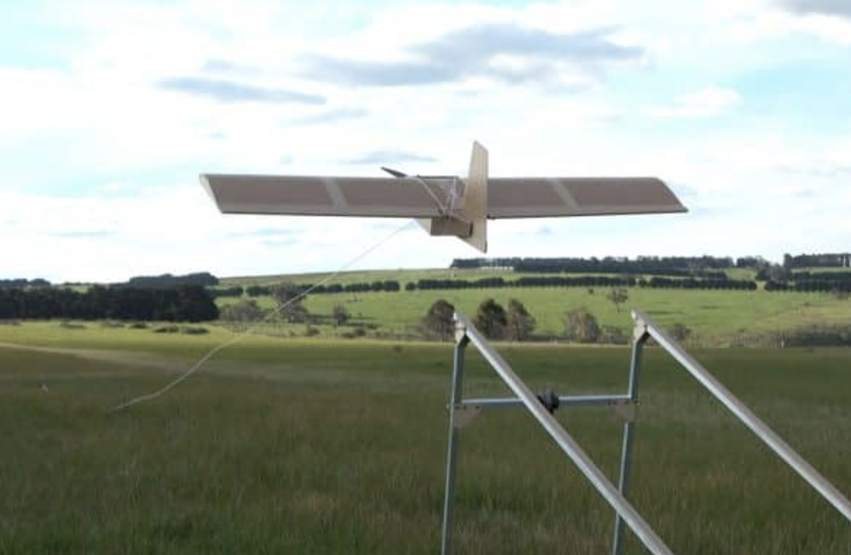 Les drones australiens en carton SYPAQ pourraient toucher cinq chasseurs Su-30 et MiG-29 sur le territoire russe, en contournant les défenses aériennes. Les drones australiens en carton SYPAQ pourraient toucher cinq chasseurs Su-30 et MiG-29 sur le territoire russe, en contournant les défenses aériennes.