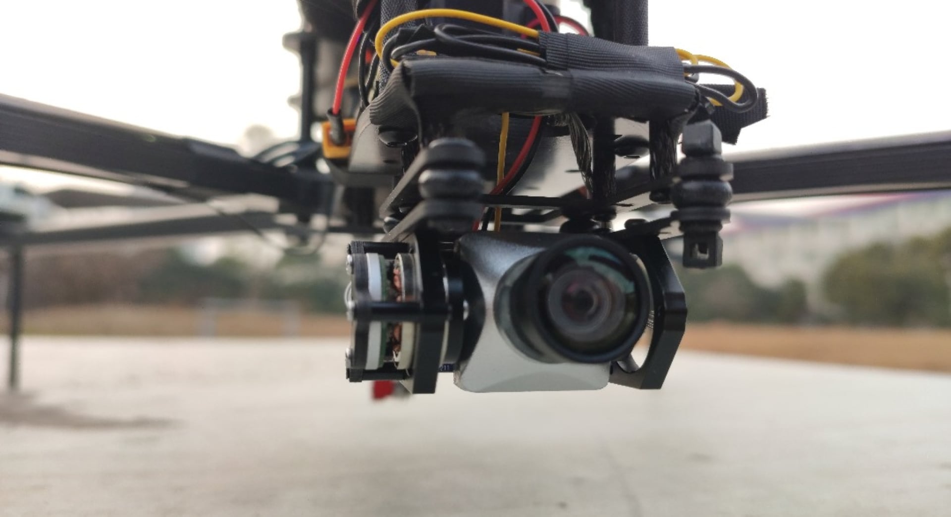 "Shmavik" au lieu de DJI Mavic. Le fabricant ukrainien veut remplacer le célèbre drone chinois sur le champ de bataille
