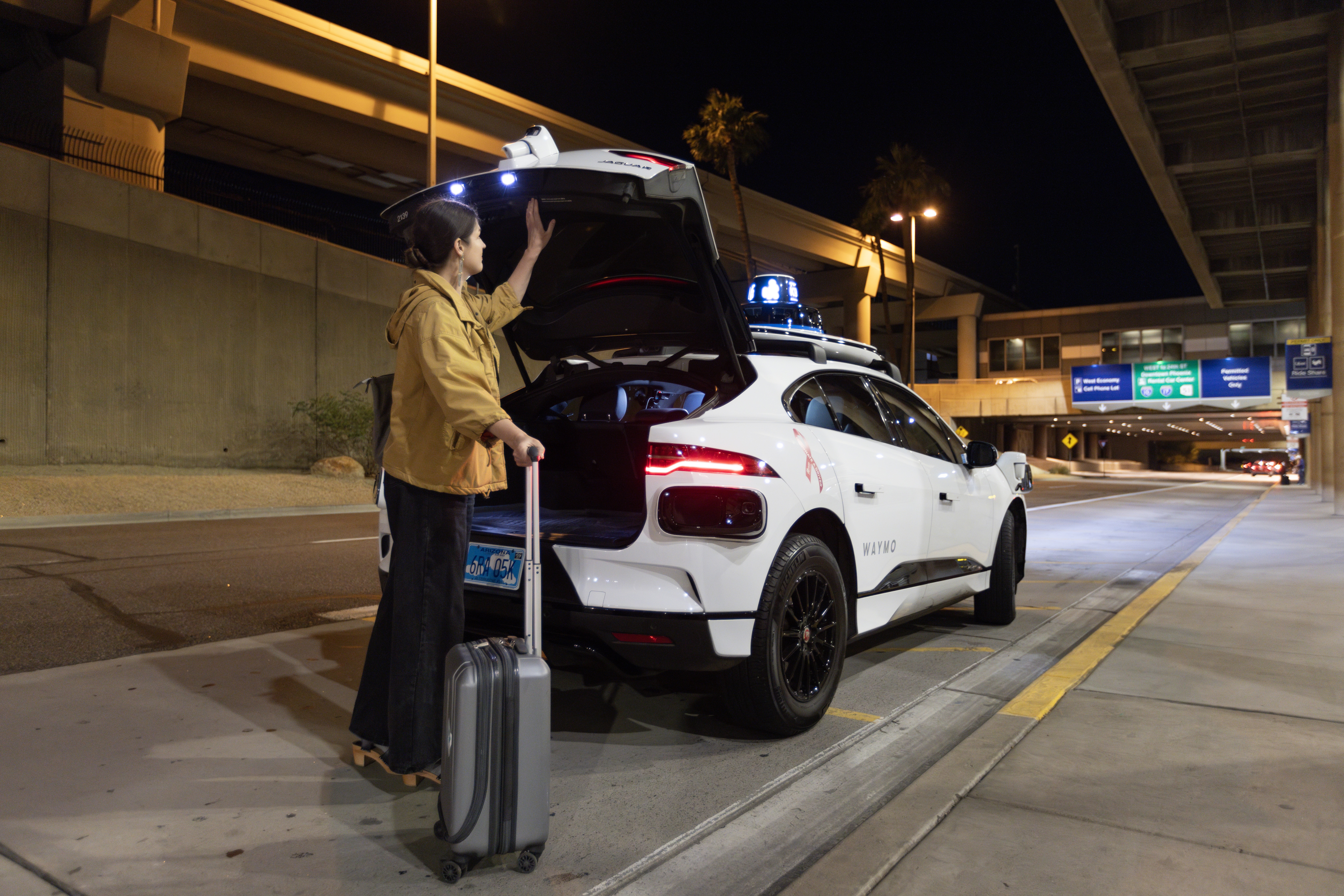 Waymo lance un service de robotaxi à l'aéroport de Phoenix Waymo lance un service de robotaxi à l'aéroport de Phoenix