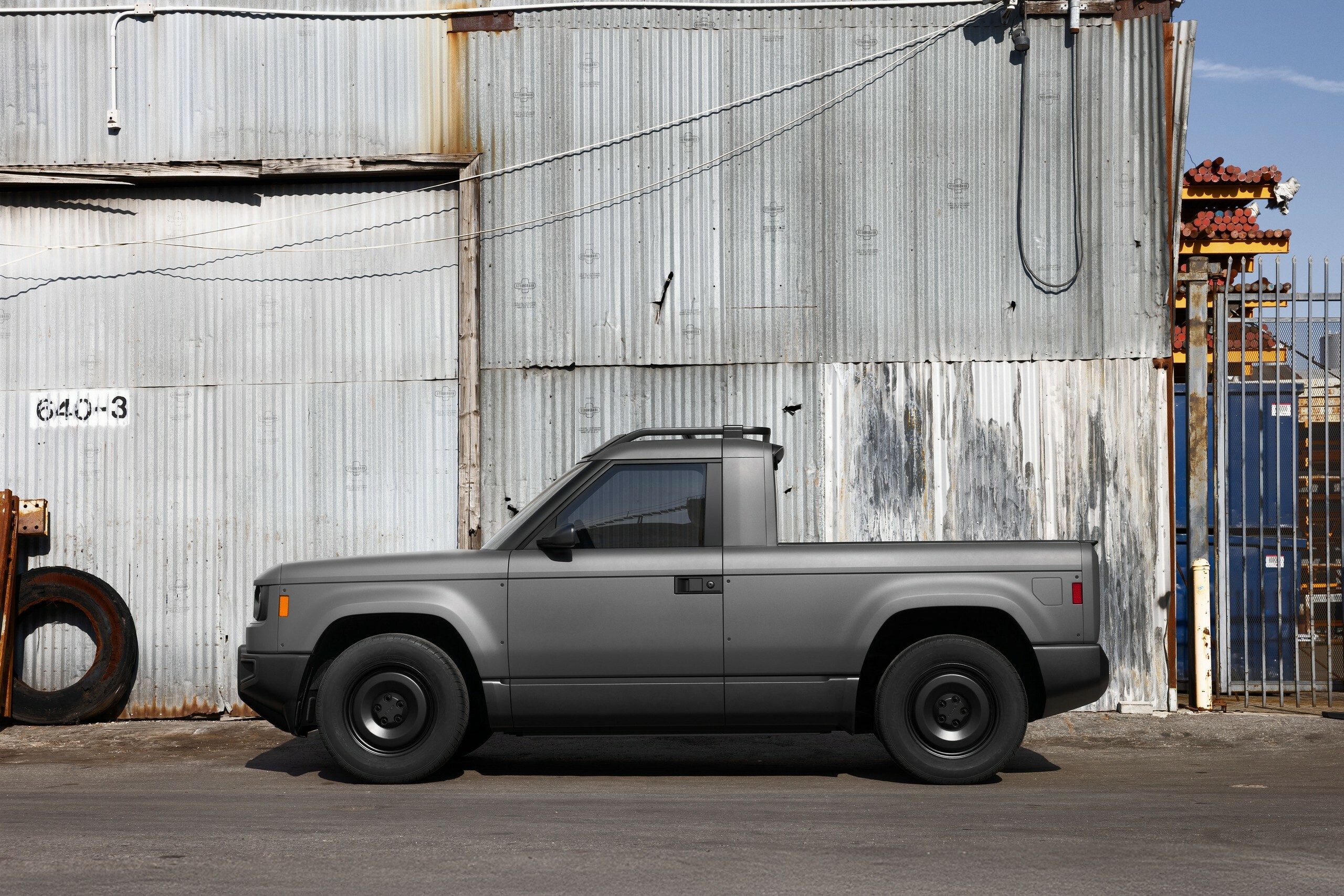 Vue latérale du pickup électrique Slate Vue latérale du pickup électrique Slate