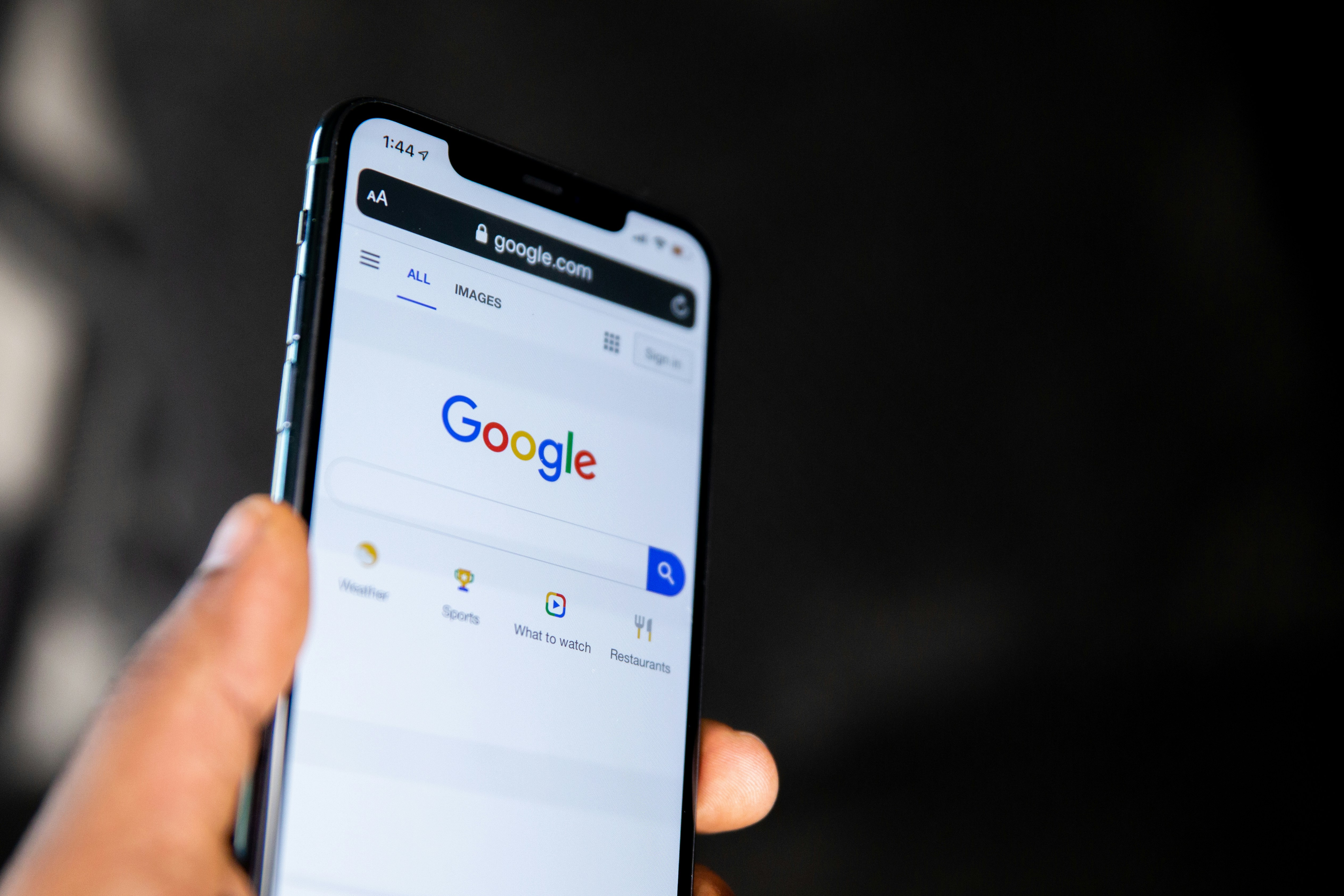 Google paie des milliers de dollars aux éditeurs pour qu'ils utilisent son intelligence artificielle afin de rédiger des articles - média