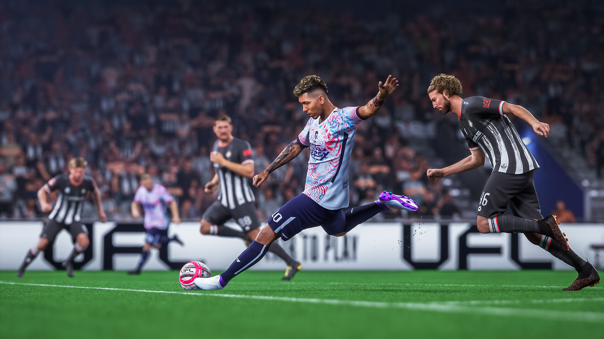 Un joueur dribble le ballon dans l'UFL Un joueur dribble le ballon dans l'UFL