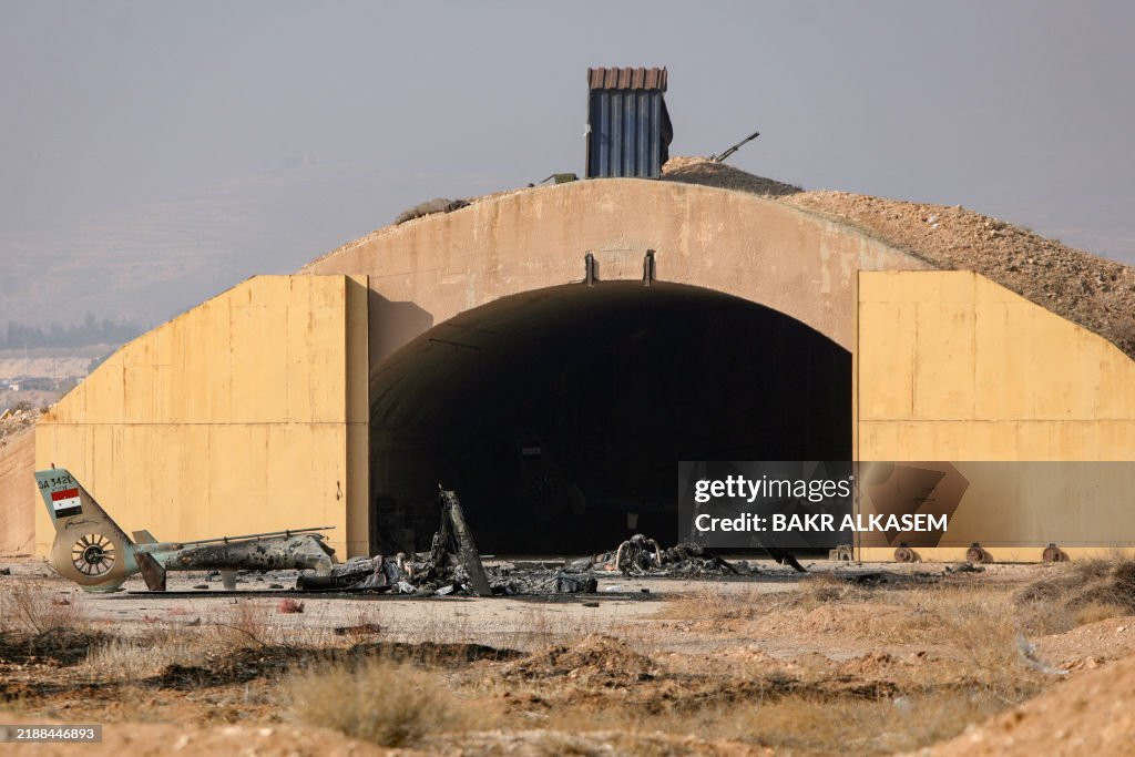 Destruction de la base aérienne de Mezzeh - Hélicoptères Gazelle SA342 de l'Aérospatiale française Destruction de la base aérienne de Mezzeh - Hélicoptères Gazelle SA342 de l'Aérospatiale française